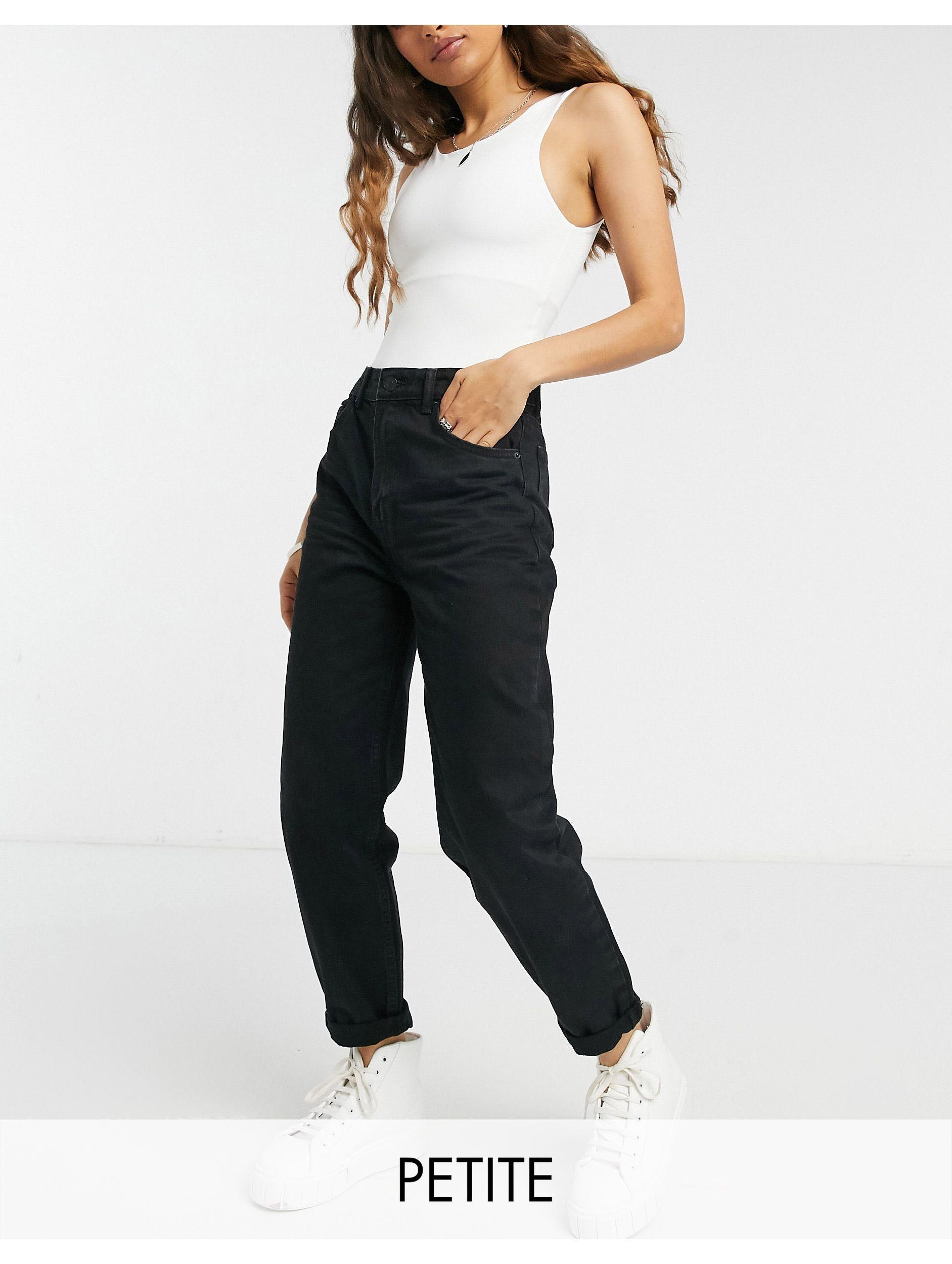 Bershka Denim Petite – mom-jeans in Schwarz | Lyst DE