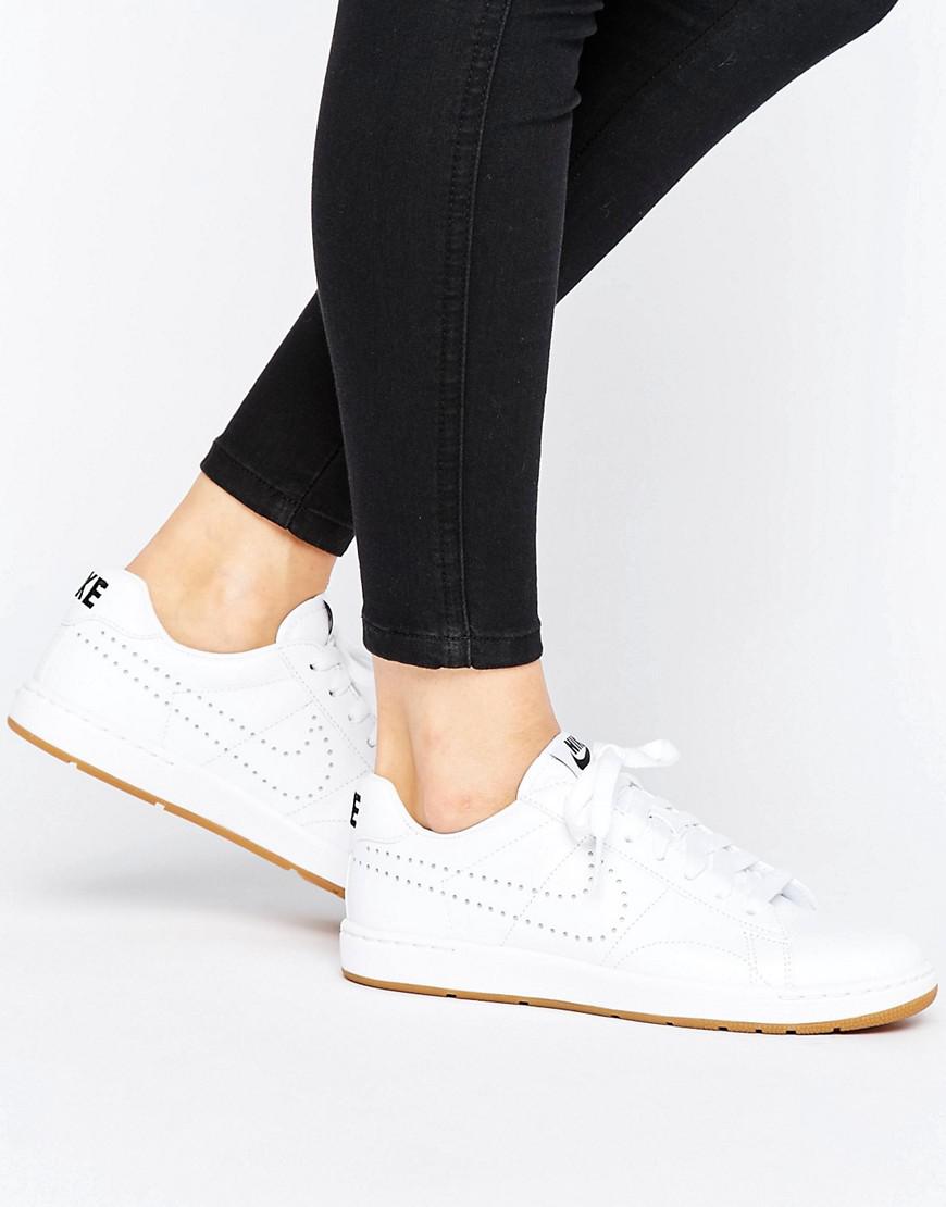 Nike Tennis Classic Trainers In White With Gum Sole | Lyst UK