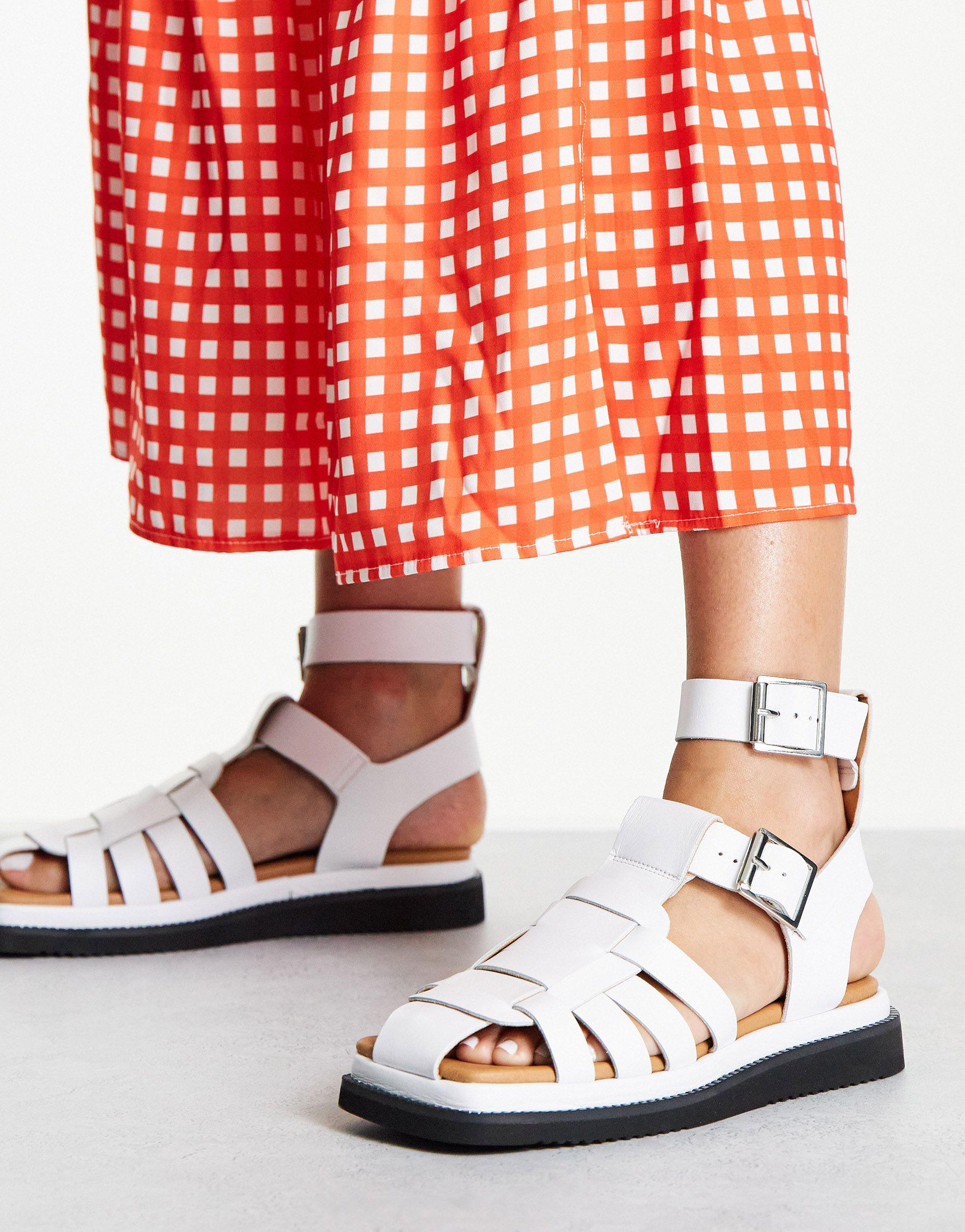 Sandalias romanas blancas sale
