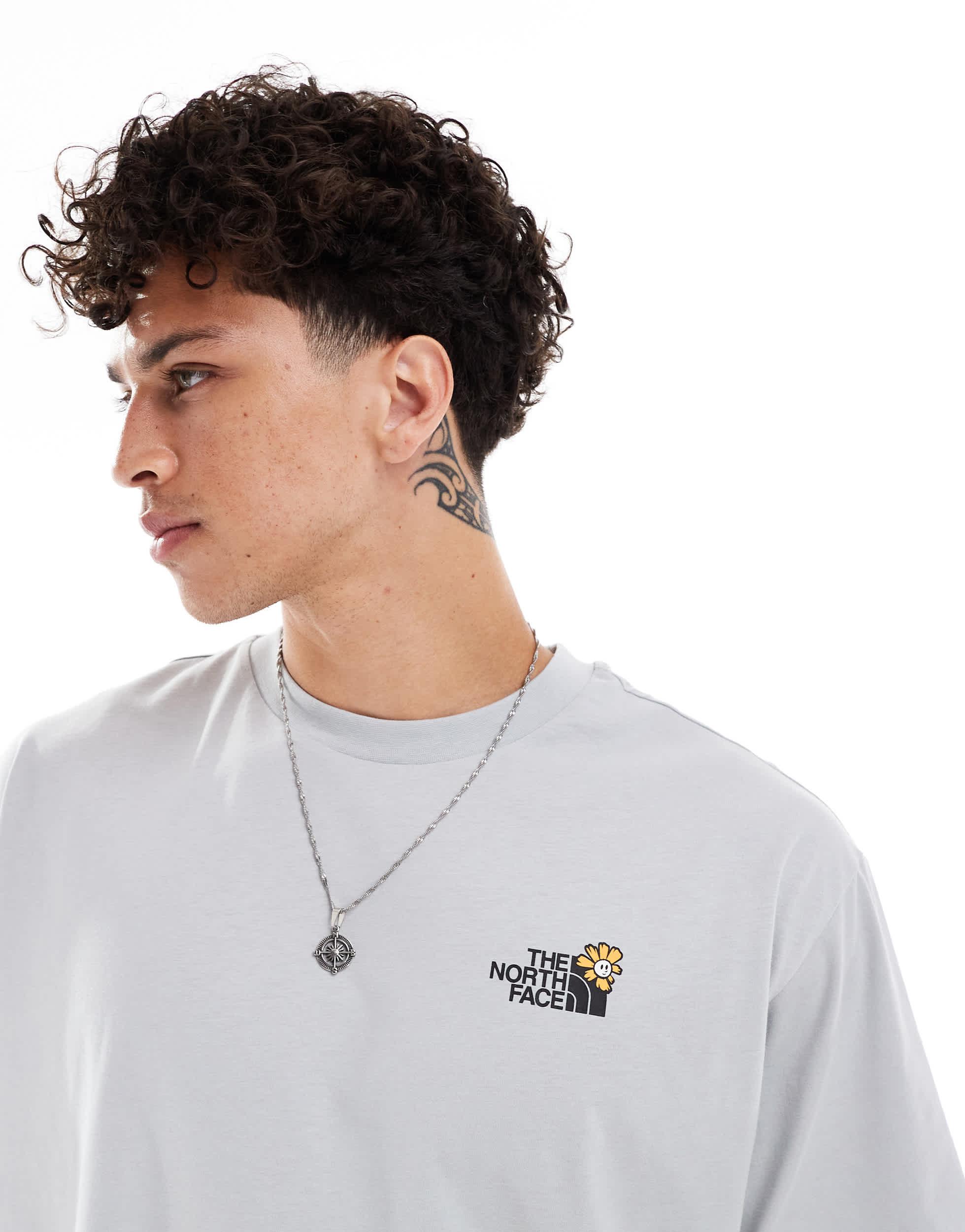 【超おすすめ】The North Face Bloom Oversized T-Shirt The North Face Bloom Backprint Oversized T-Shirt in White