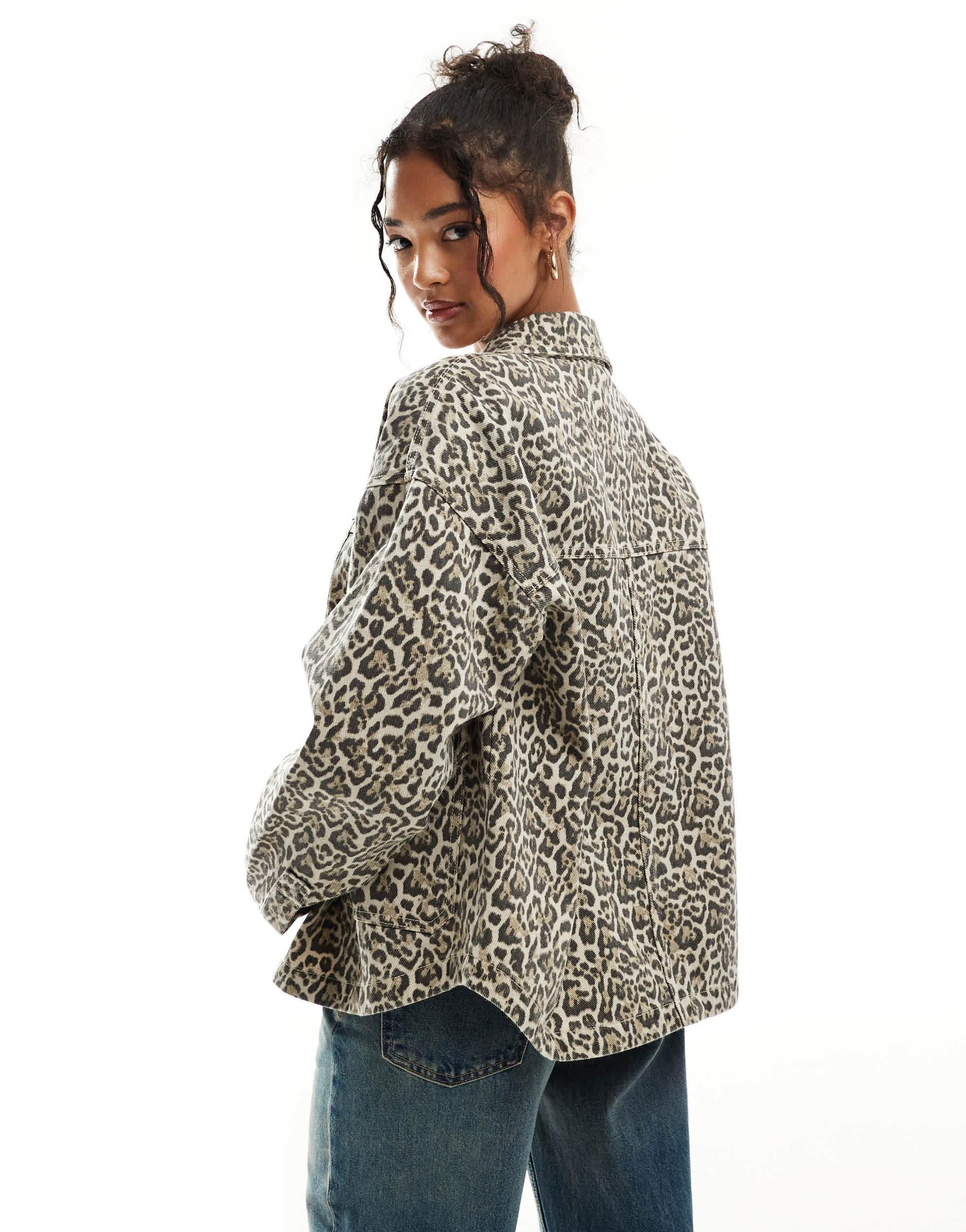 Veste en jean imprimé léopard Stradivarius en coloris Gris Lyst