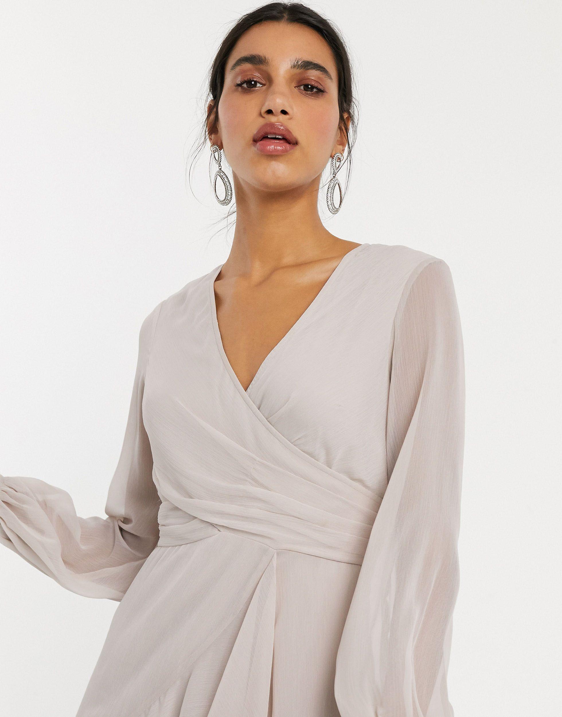 Vestito lungo a maniche lunghe con vita a portafoglio e gonna a
