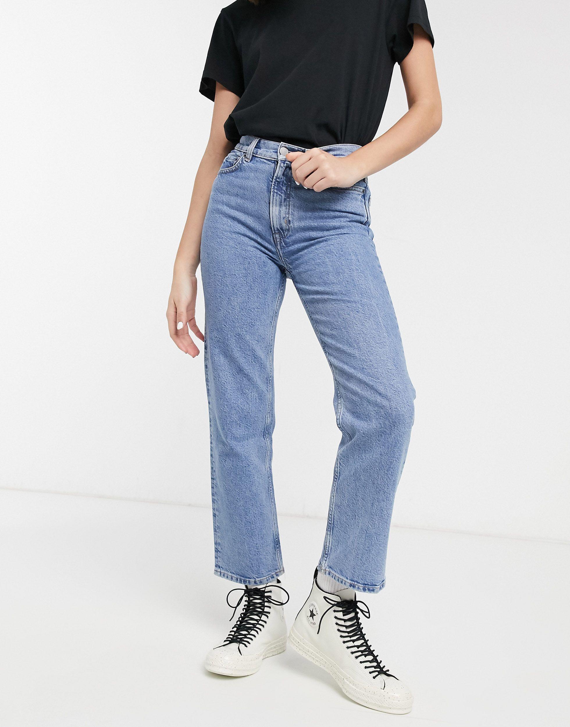 mid waist mom jeans
