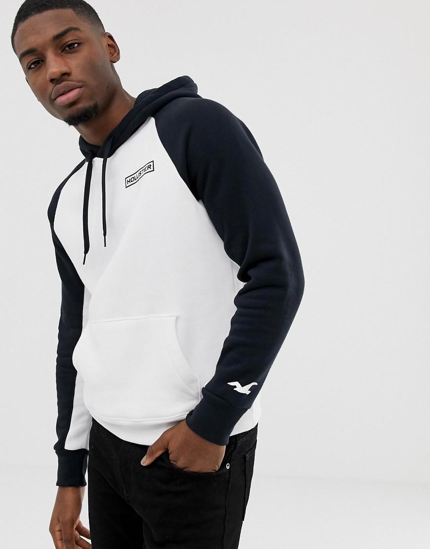 Sudadera negra con capucha y logo en recuadro de Hollister-Negro - GLAMI.es