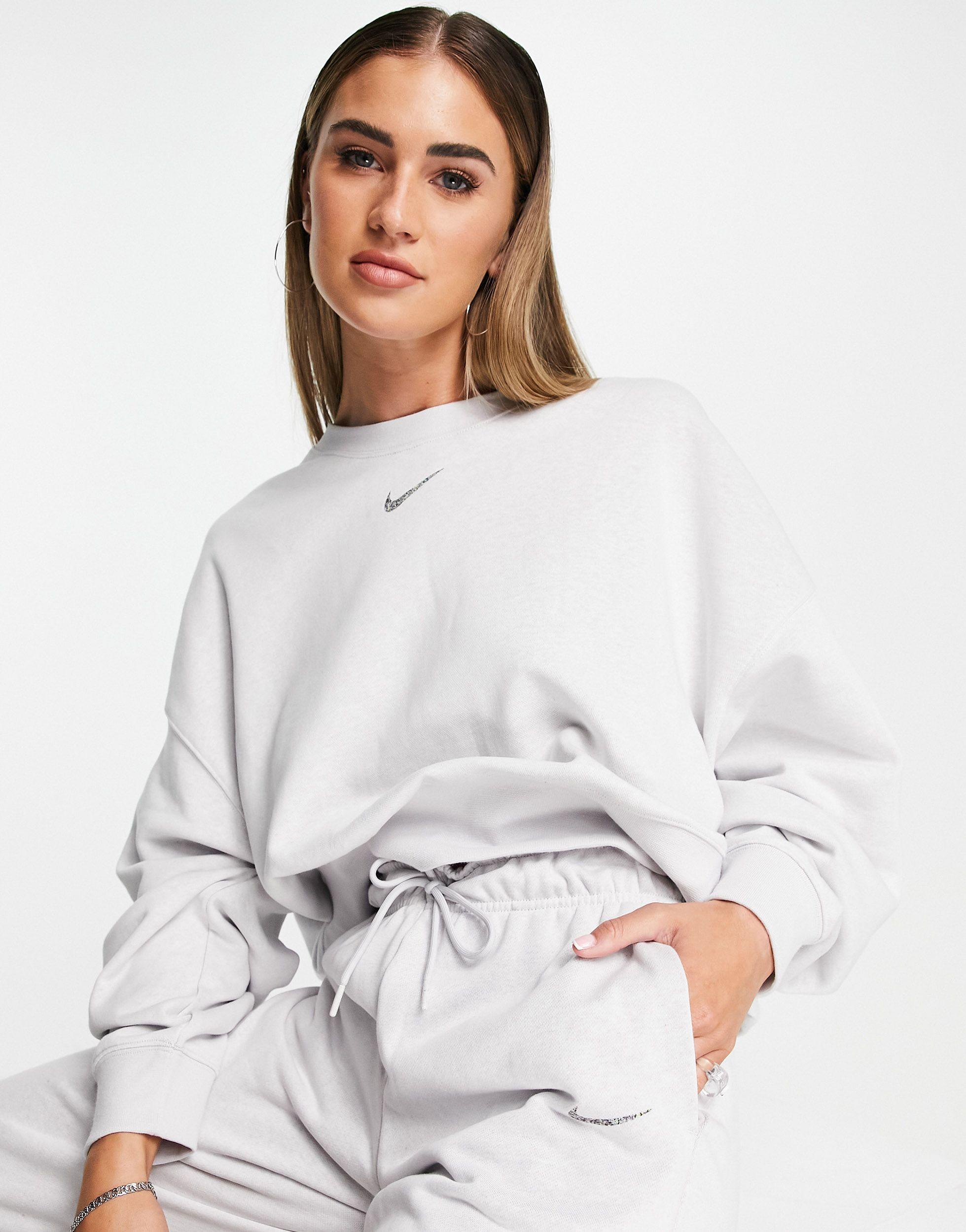 Nike Lounge Essential Fleece Cropped Sweatshirt in Gray | Lyst