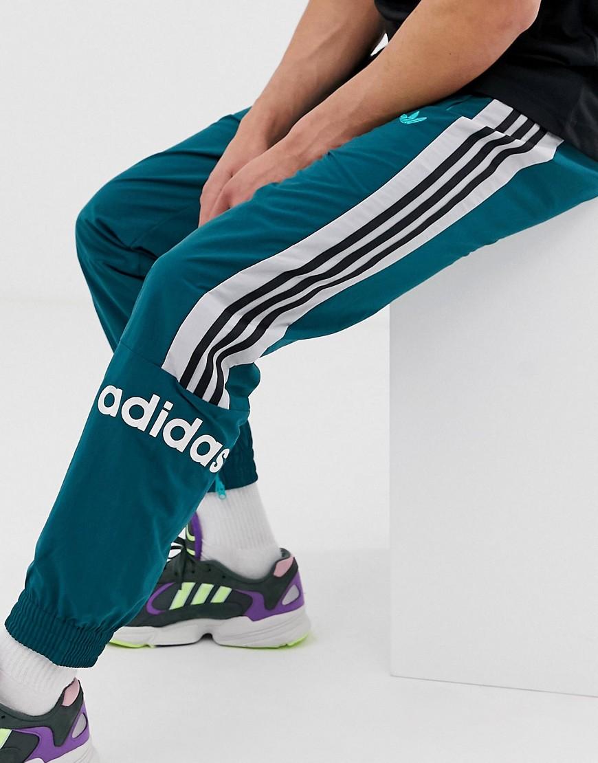 adidas Originals Baumwolle Gewebte Jogginghose in Grün mit 3 Streifen in  Grün für Herren | Lyst DE