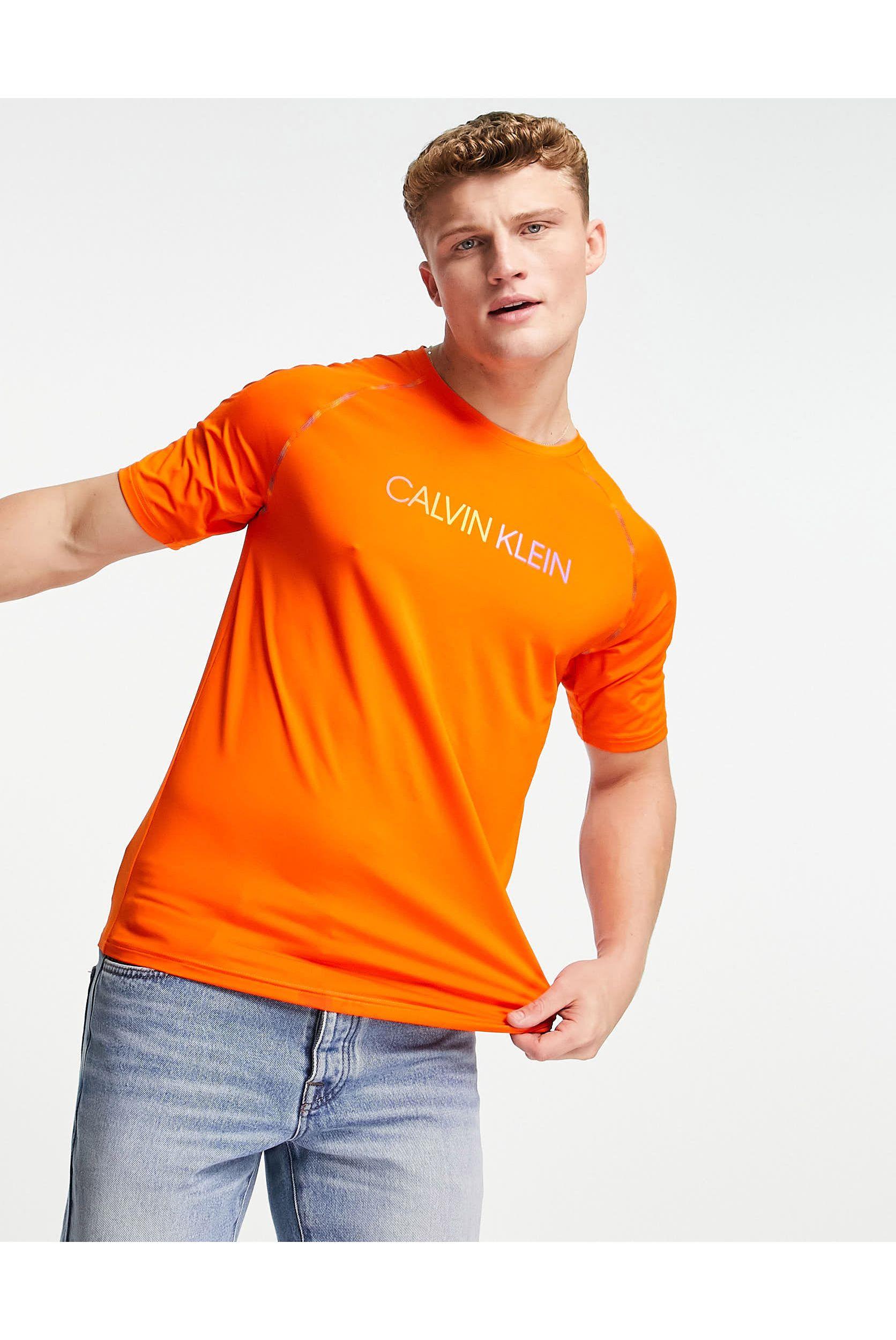 fordelagtige Encommium tæerne Calvin Klein Performance Pride Capsule Rainbow Logo And Arm Seams T-shirt  in Orange for Men | Lyst
