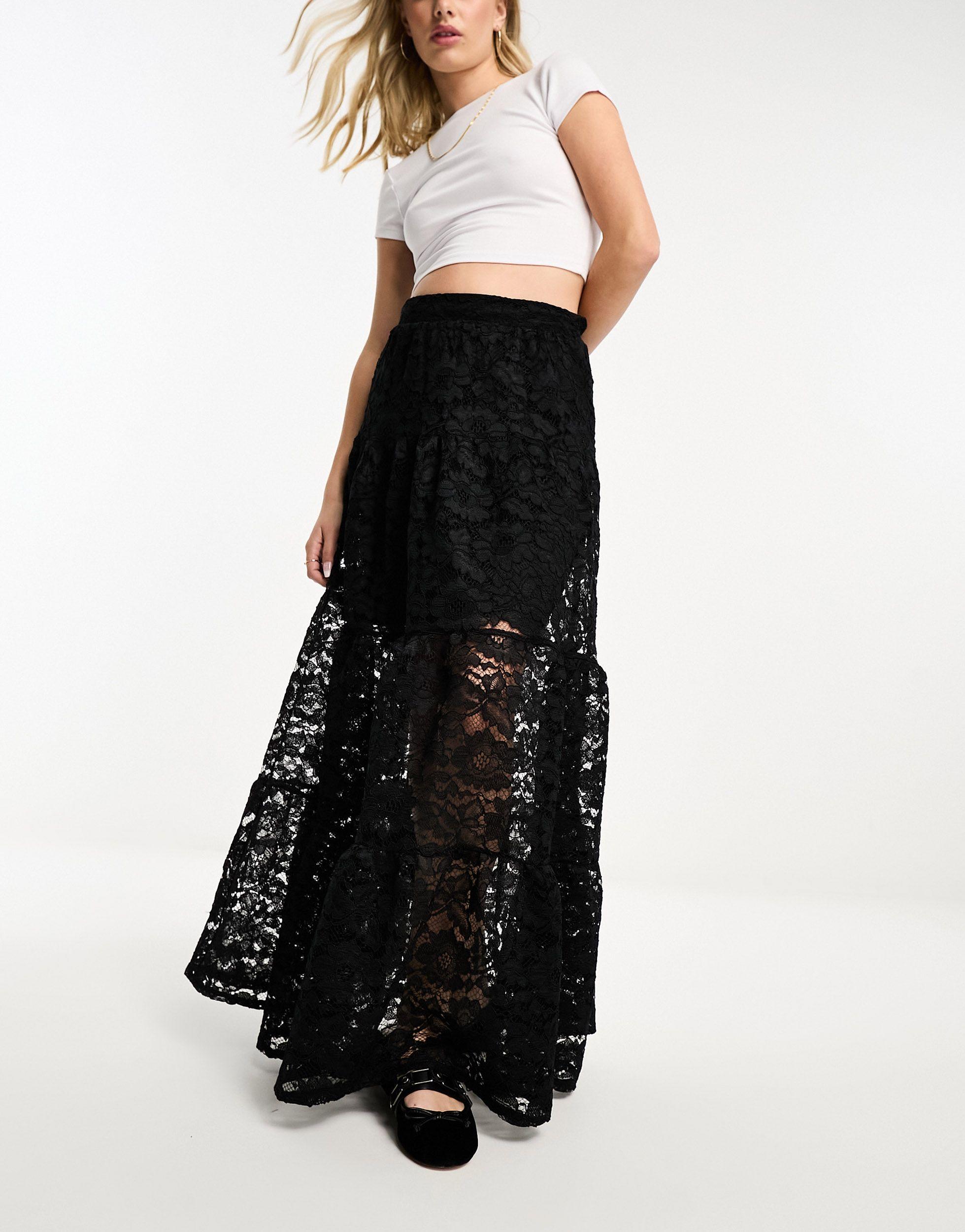 Long skirt with outlet lace