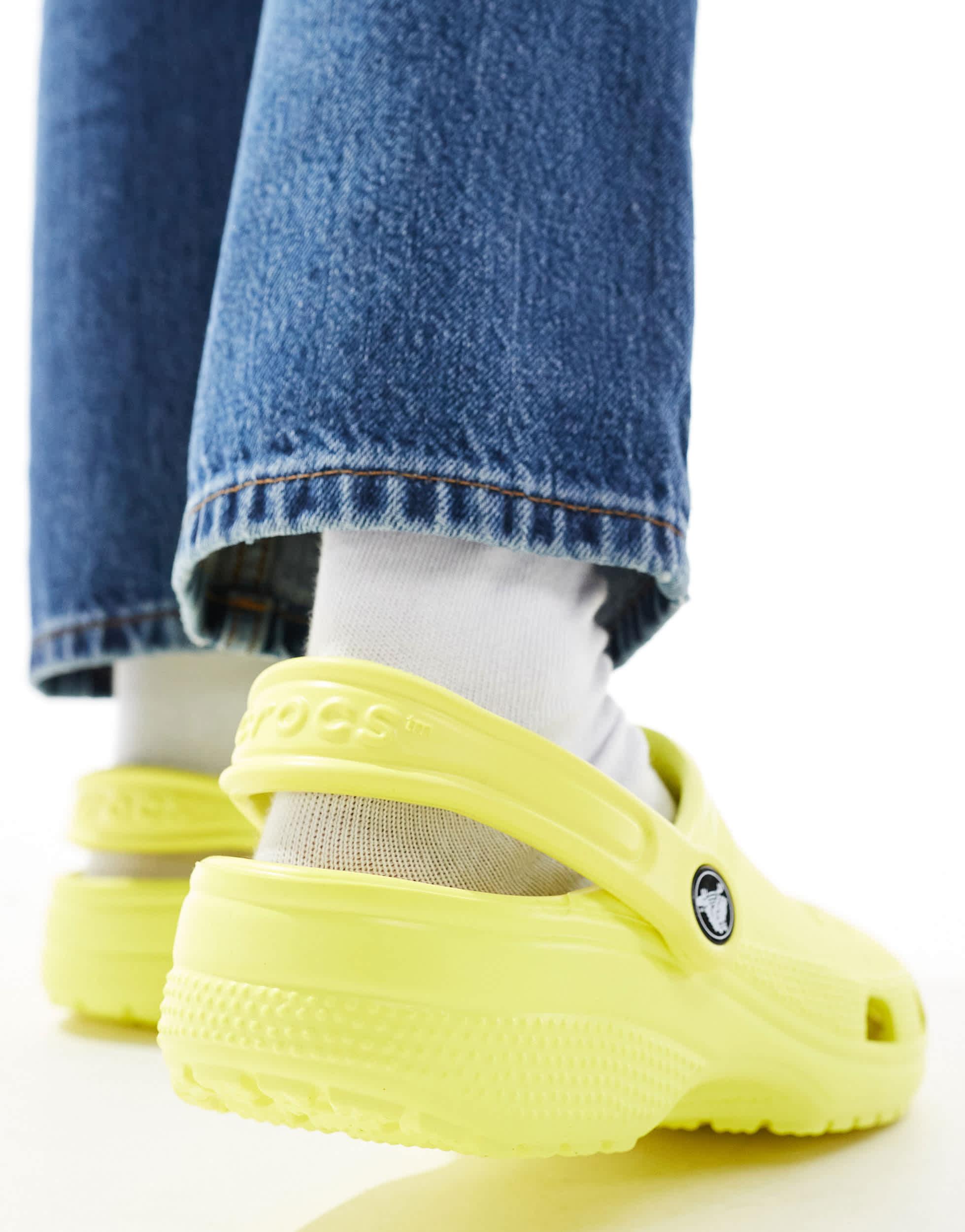 Sabots classiques unisexes fluo Crocs™ en coloris Bleu Lyst