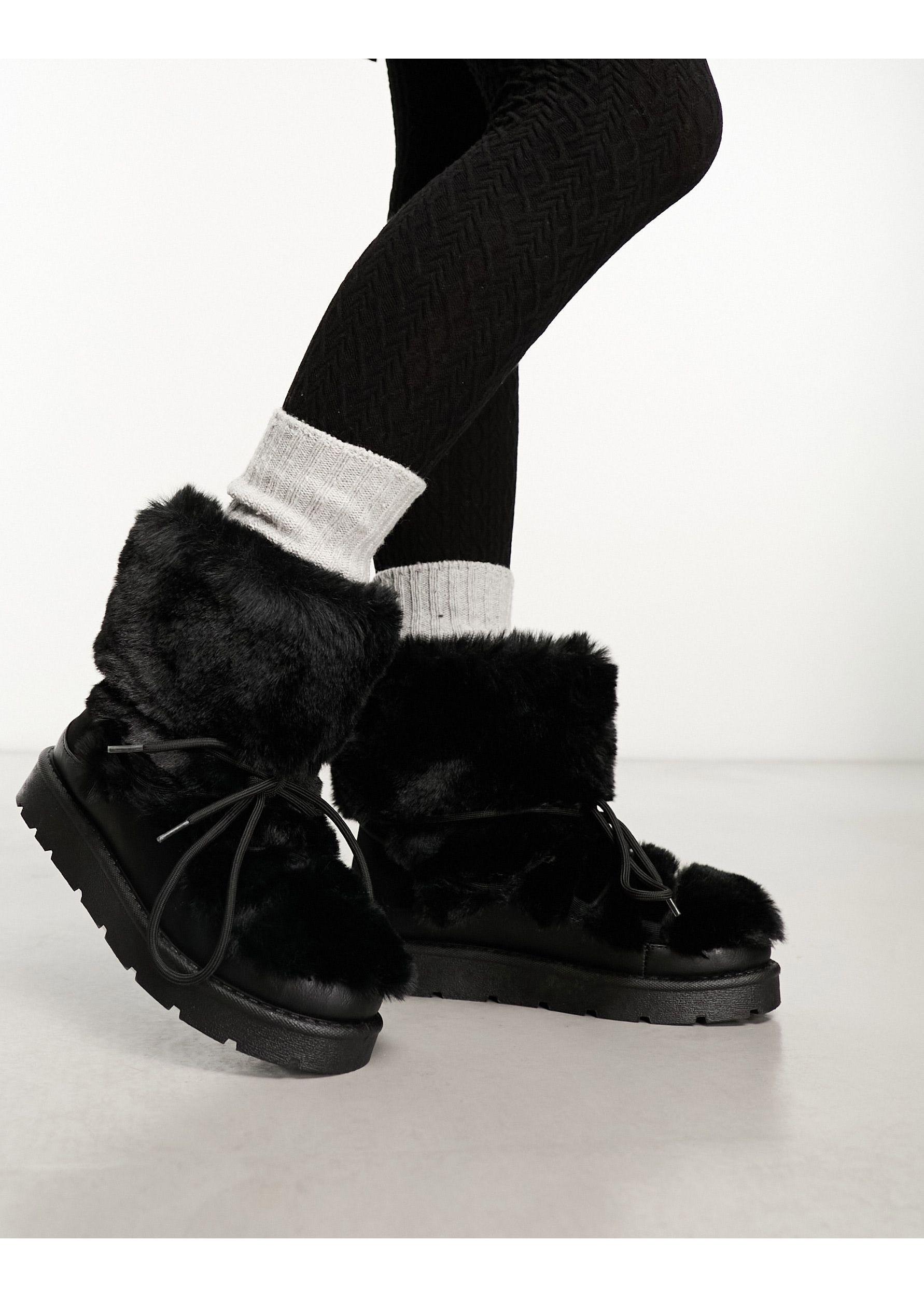 Black snow boots with fur trim top