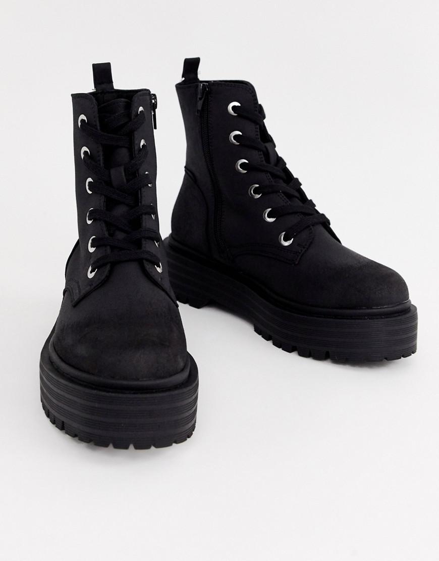 new look chunky flatform boot in black