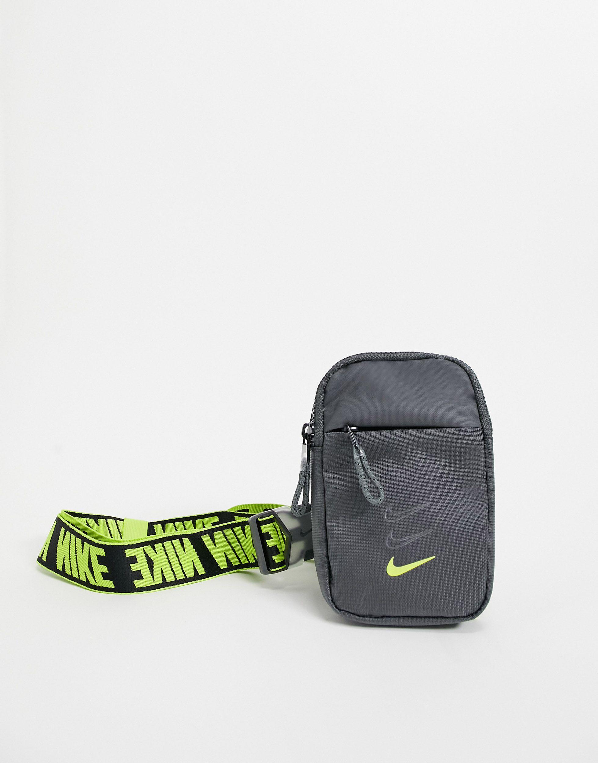 Bandolera gris y amarilla neón con correa Nike de color Gris | Lyst