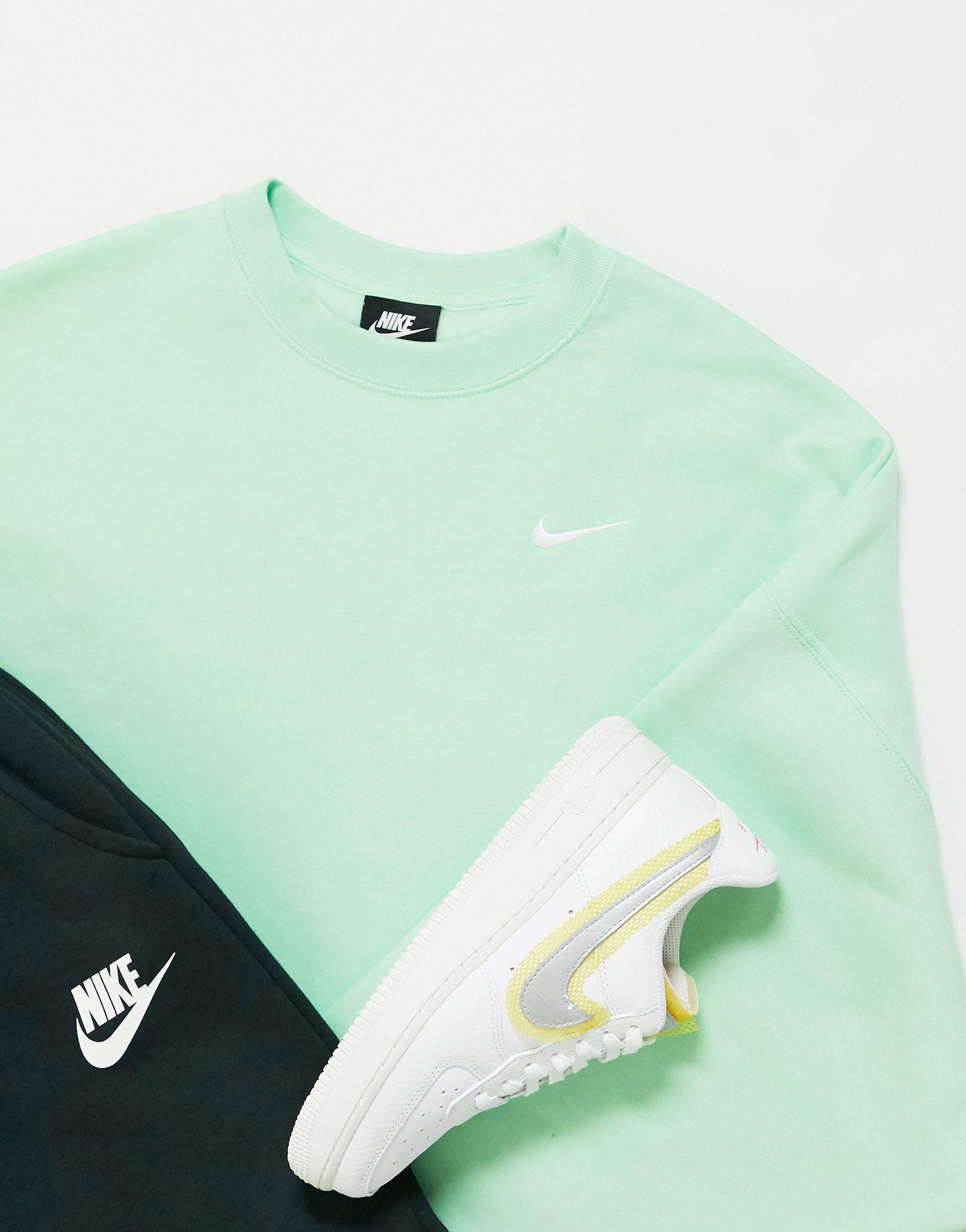 nike mini swoosh oversized cropped sweatshirt in gray