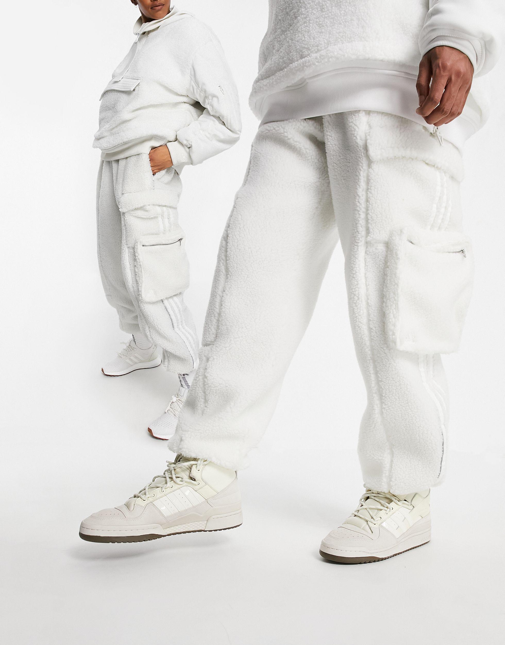Adidas x - Joggers cargo effetto peluche bianchi di Ivy Park in Bianco |  Lyst