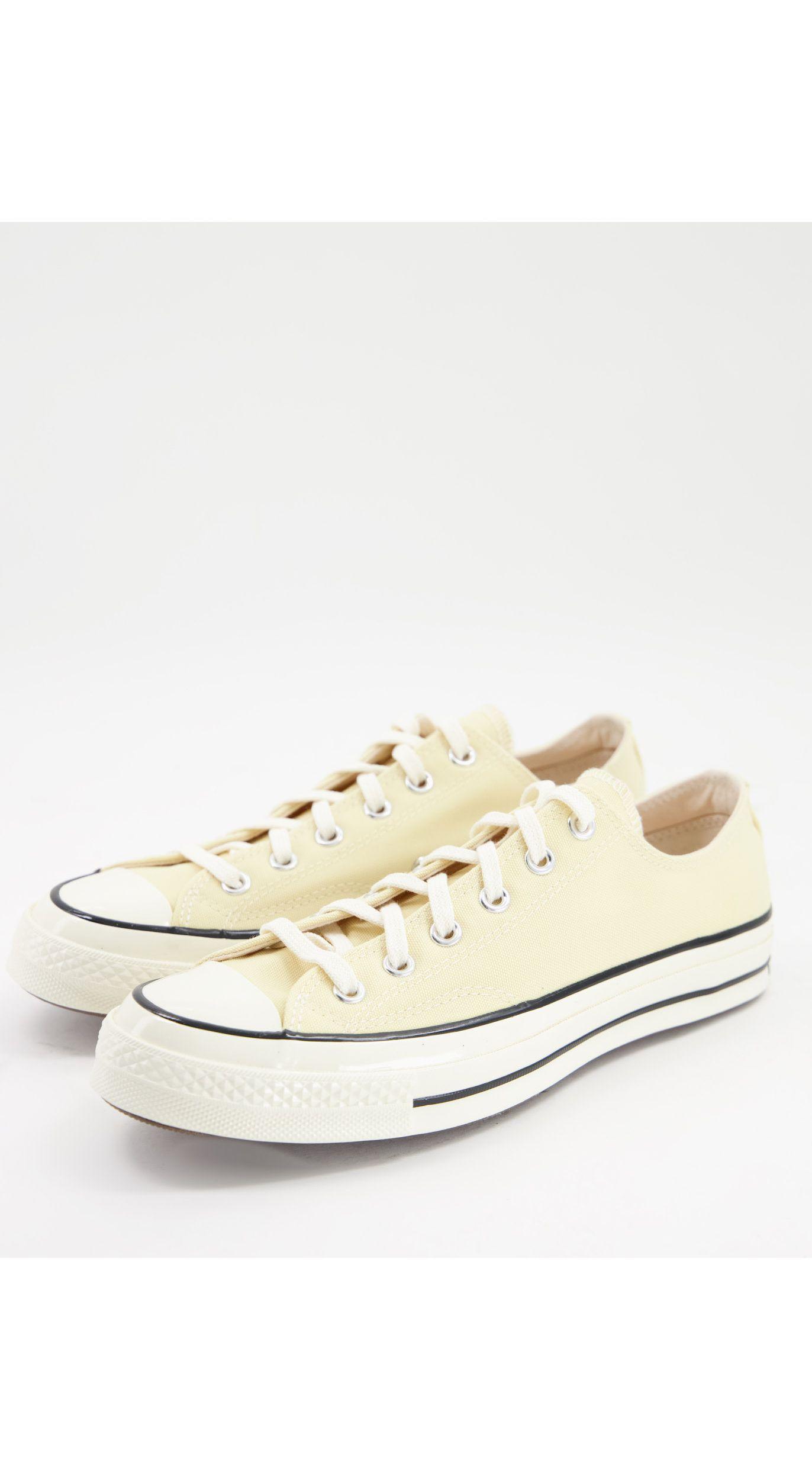 converse pastel