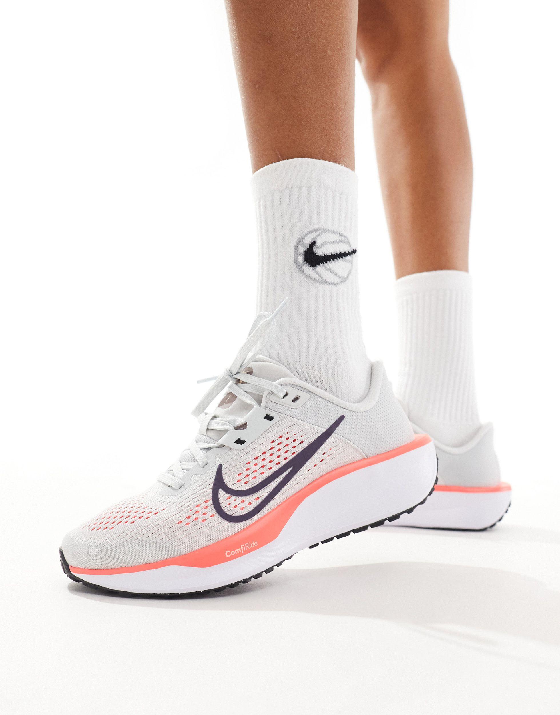 Nike quest trainers clearance