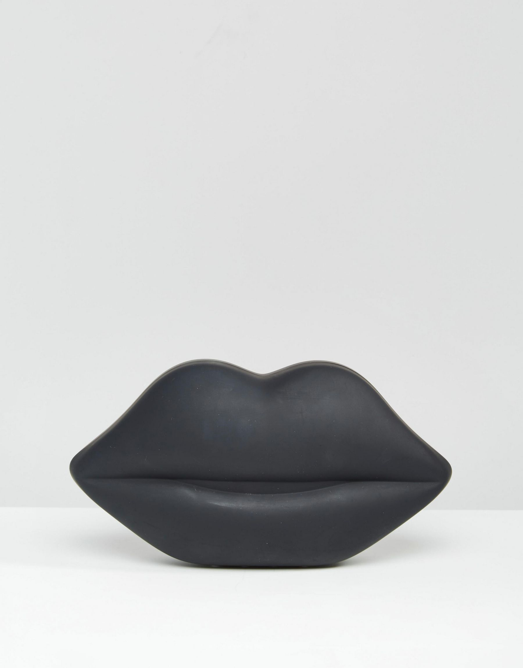 lulu lips clutch