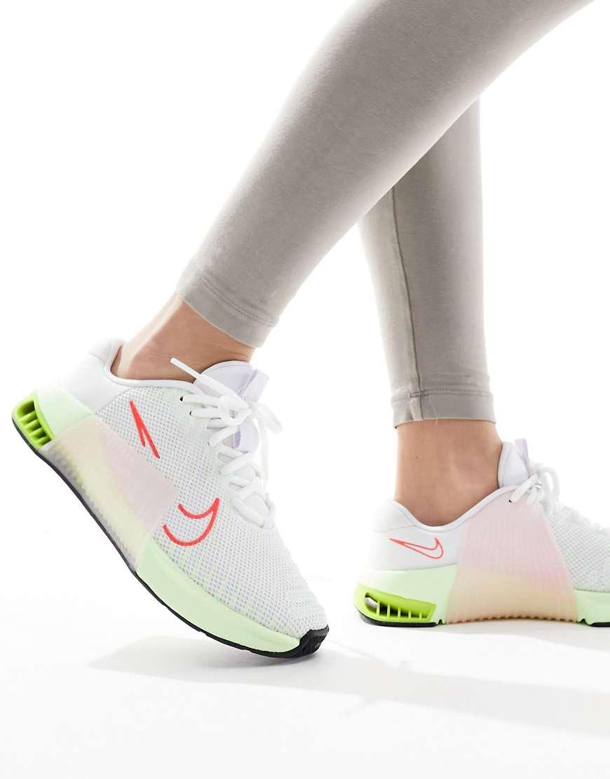 Zapatillas De Deporte Blancas Y Rosas Metcon De Nike de color
