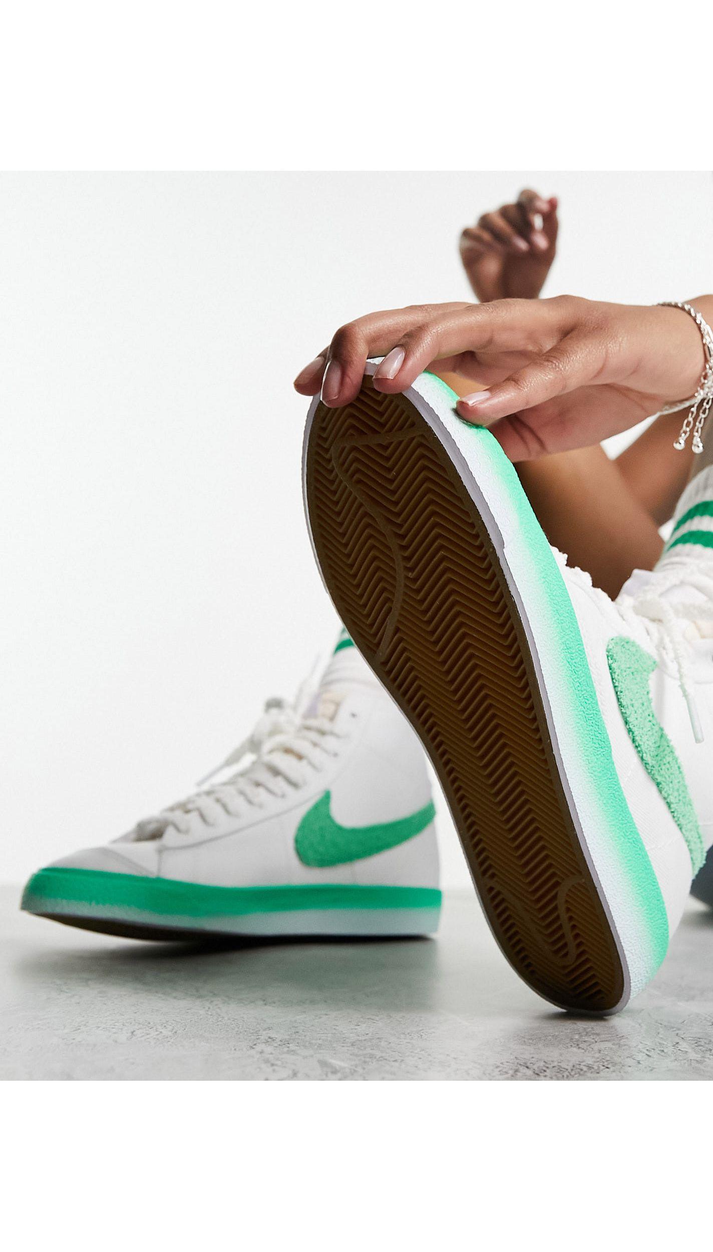 Nike Blazer '77 Aumx2 Mid Sneakers in Green | Lyst