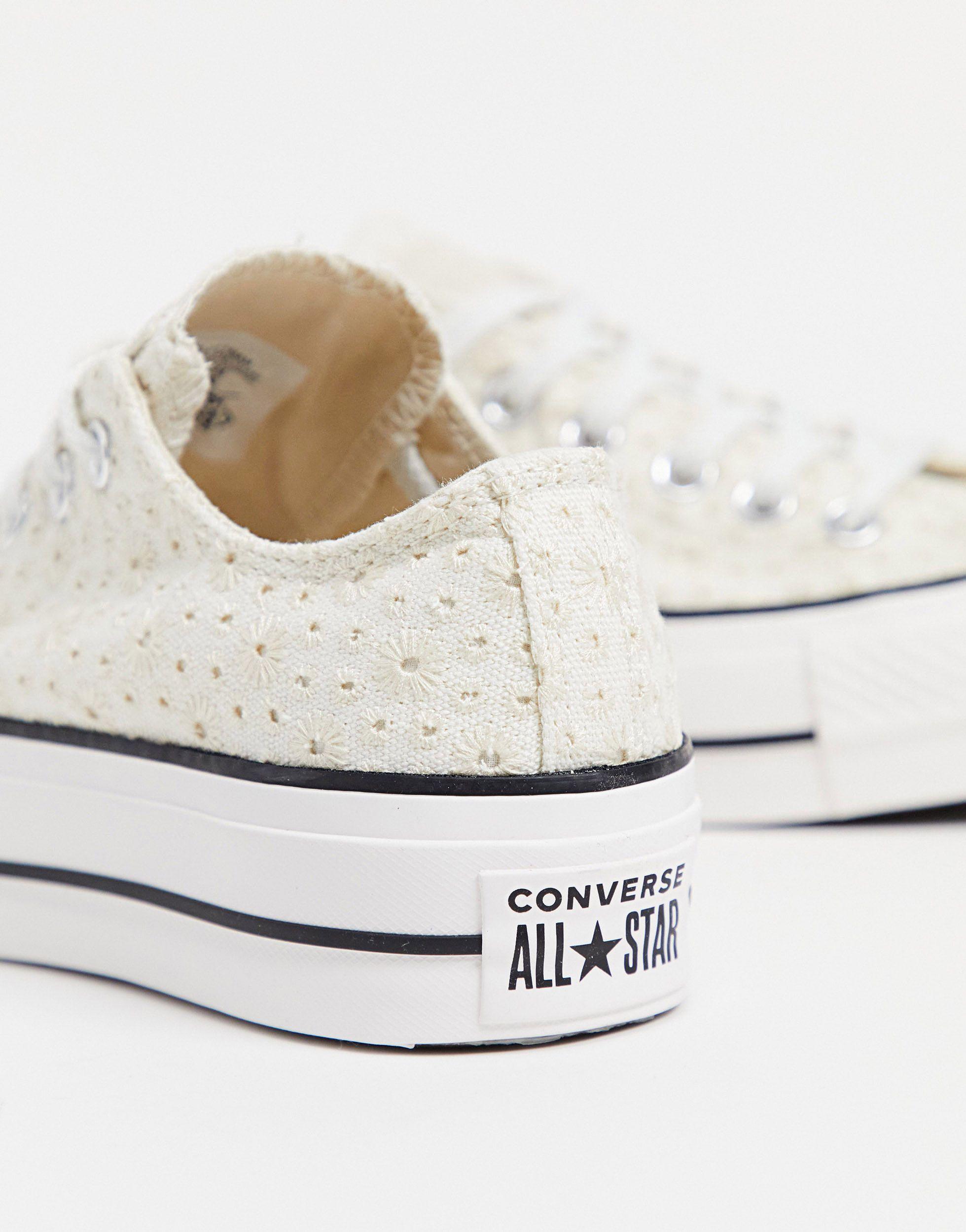 Chuck taylor lift ox - baskets à semelle plateforme et détails en broderie  anglaise Converse en coloris Blanc | Lyst