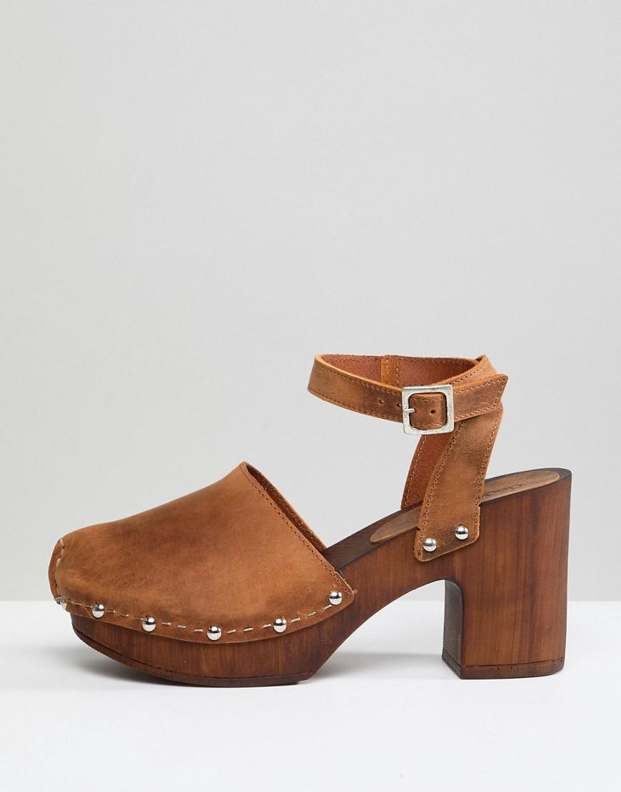 ASOS Tinker Leather Clogs in Beige 