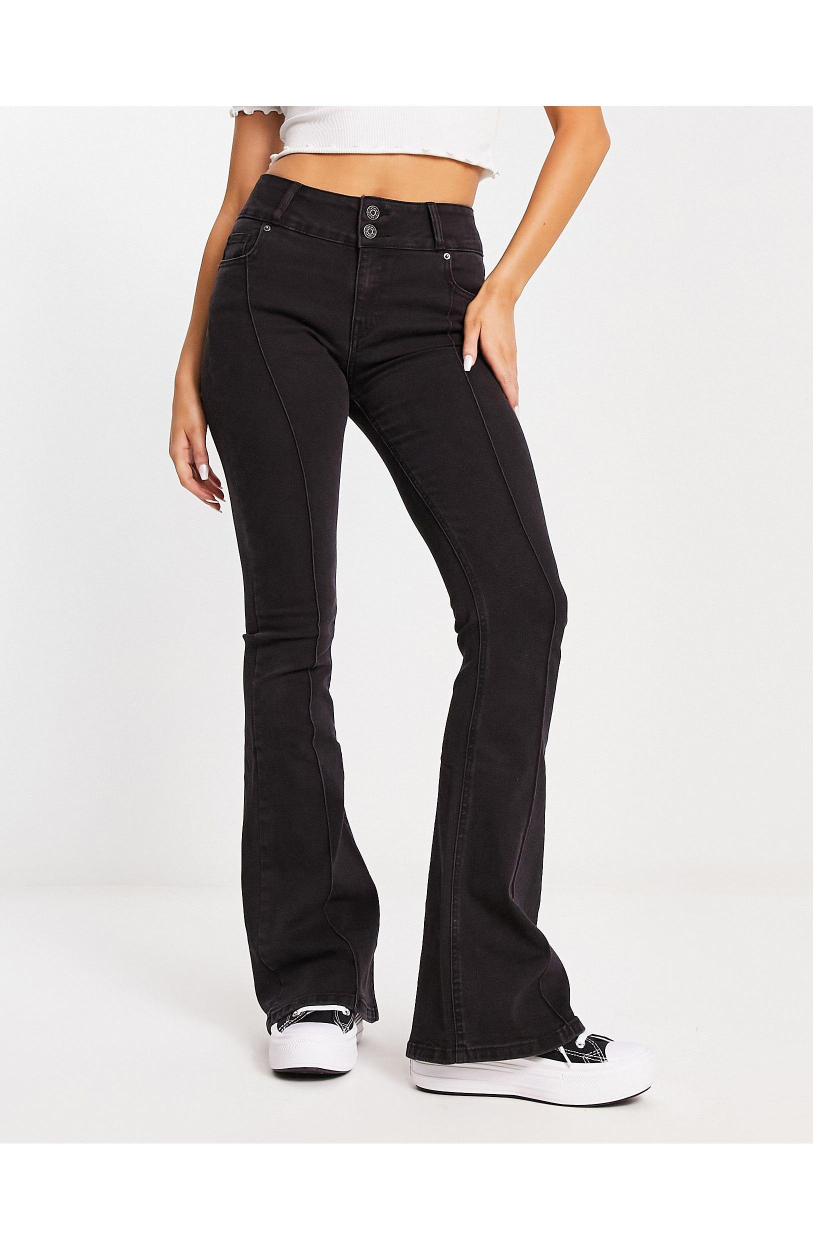 Jeans a zampa a vita medio-alta neri con bottone di Pull&Bear in Nero | Lyst