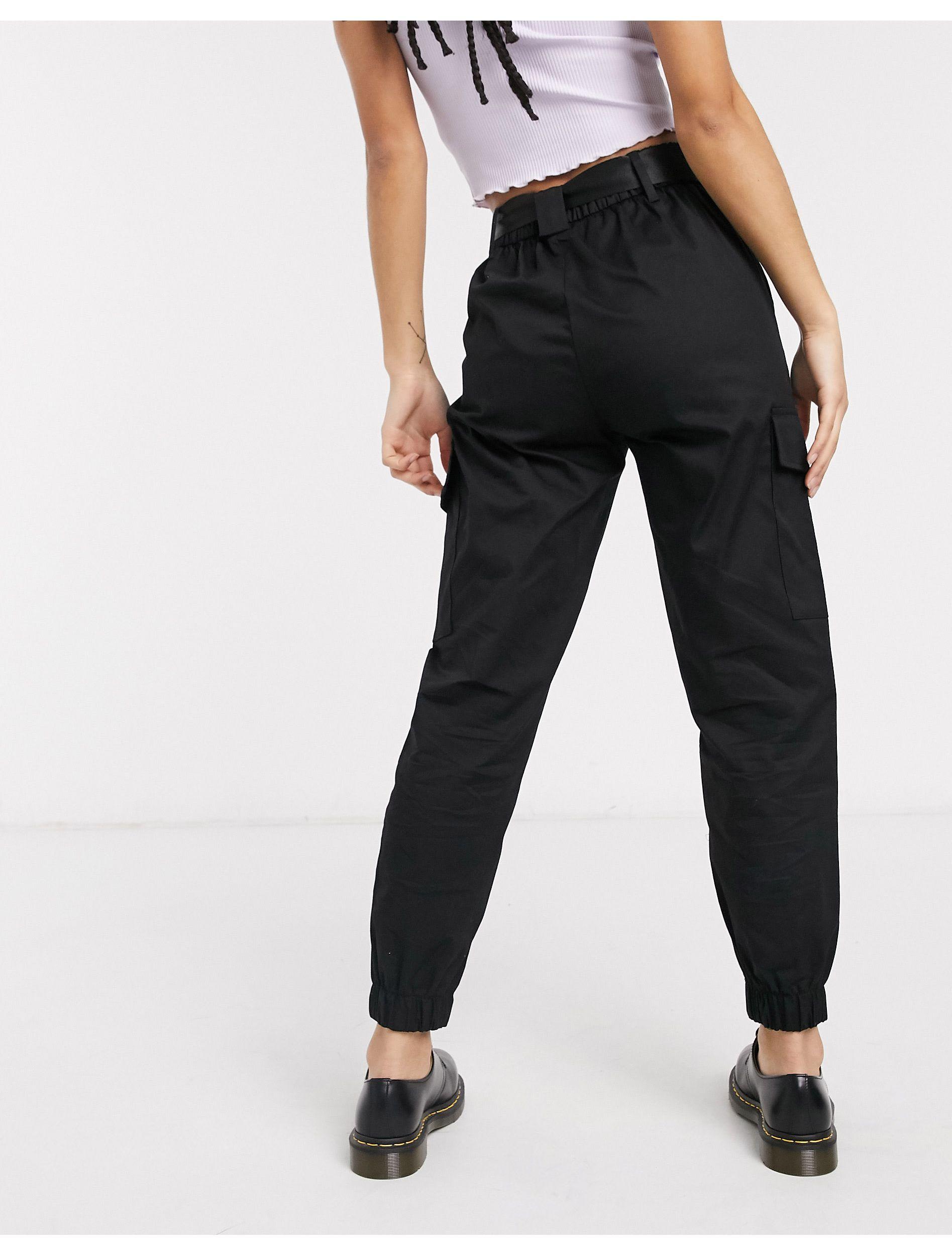 Pantalon cargo avec ceinture Bershka en coloris Noir | Lyst