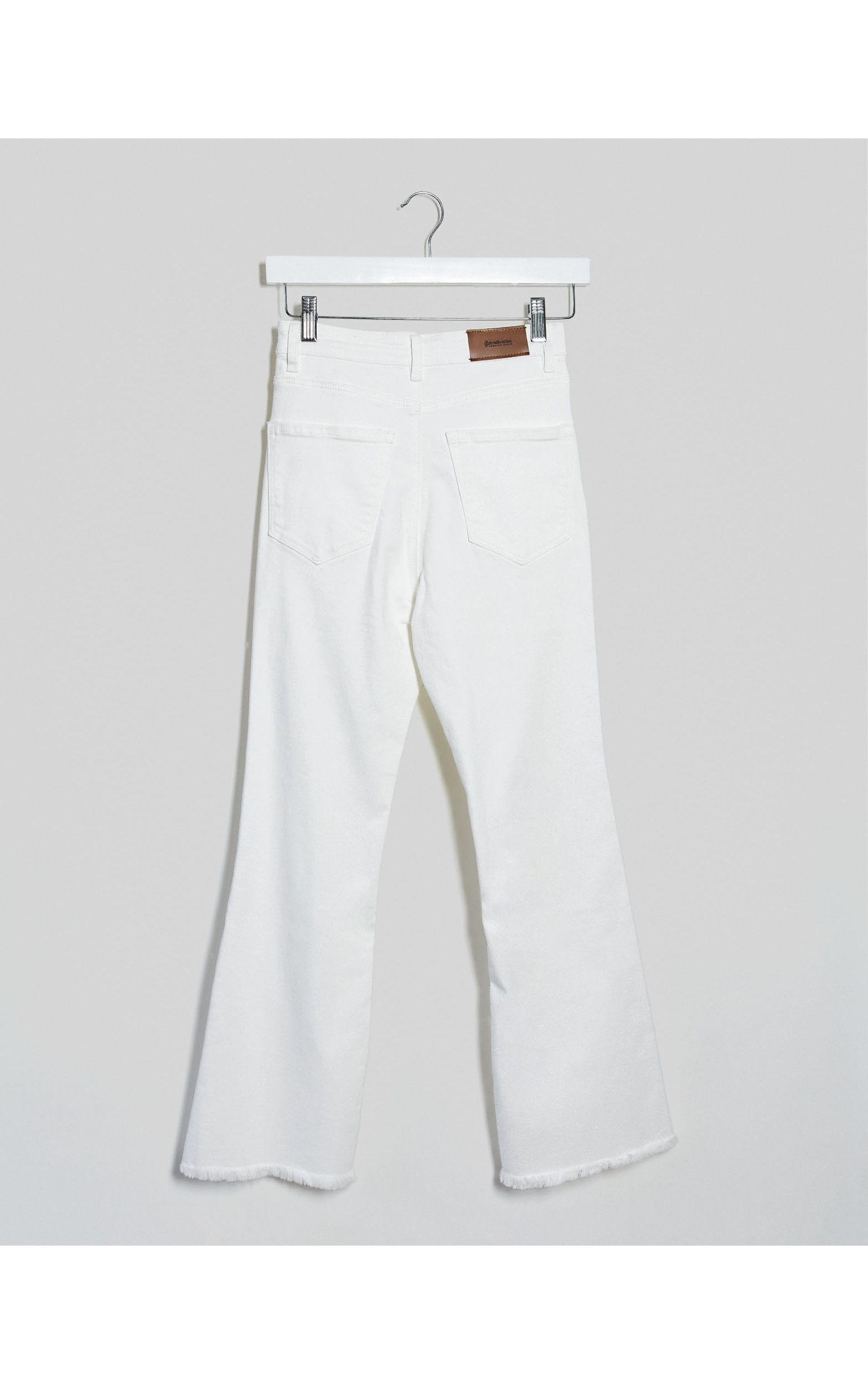 Stradivarius Denim Crop Flare Jeans in White | Lyst