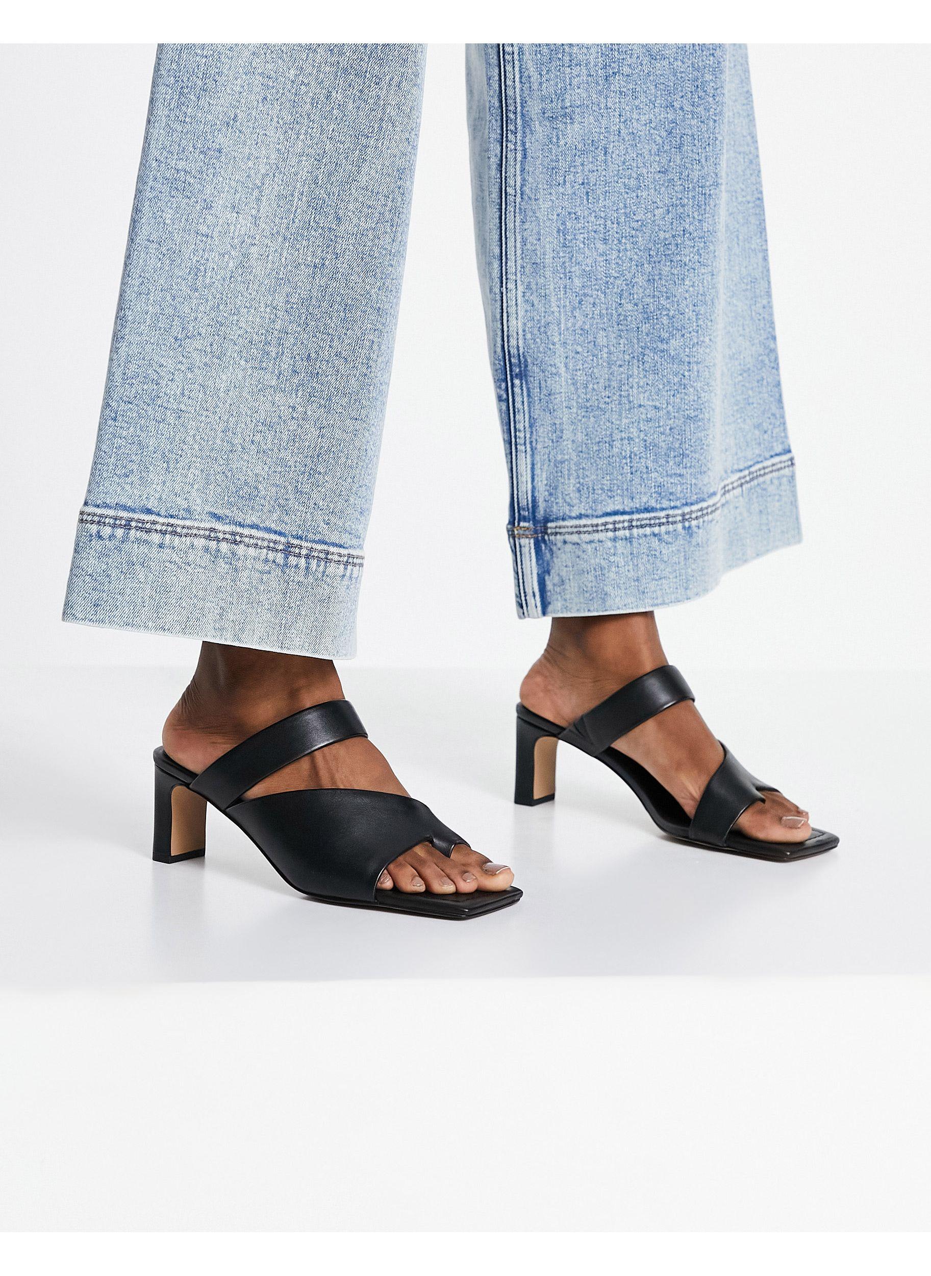 medlem Atlas Kemiker & Other Stories Leather Heeled Sandals With Toe Post in Black | Lyst