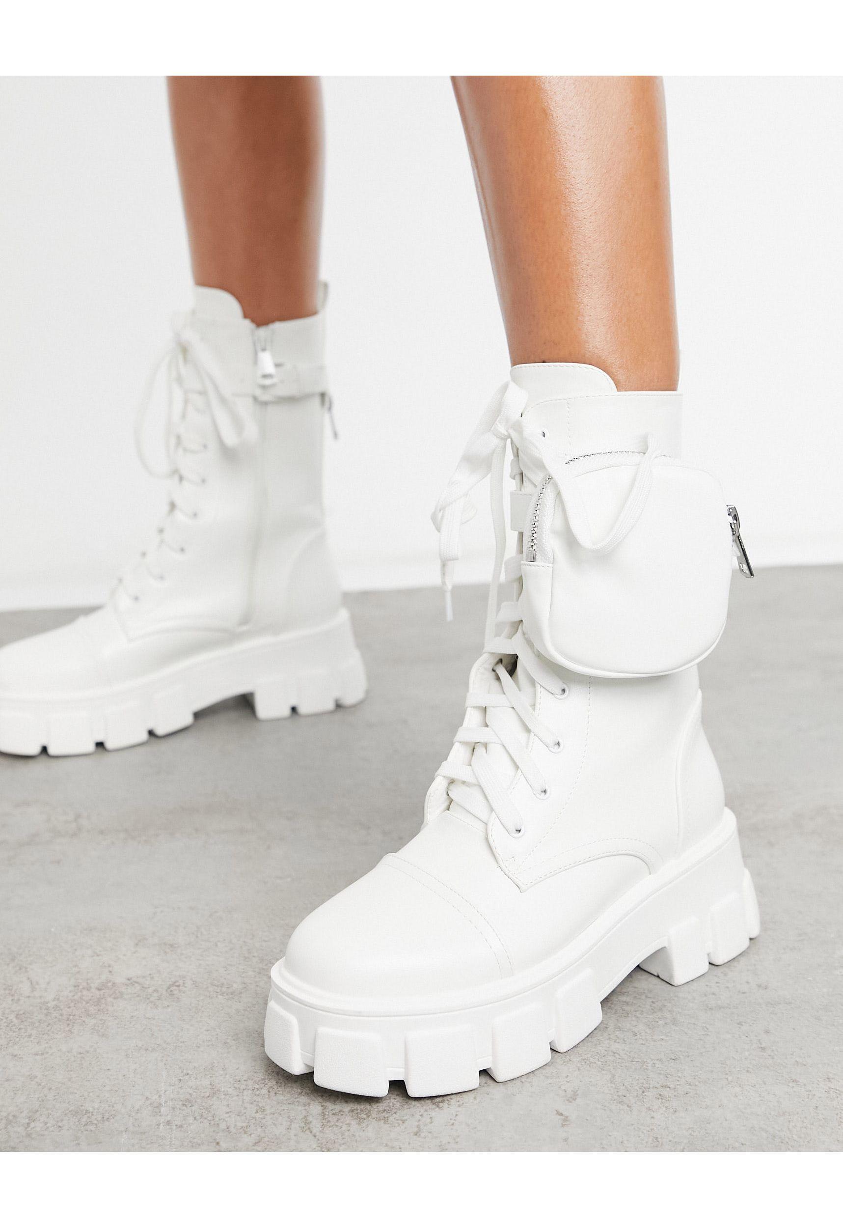 Intention stivali chunky bianchi con borsellino di Public Desire