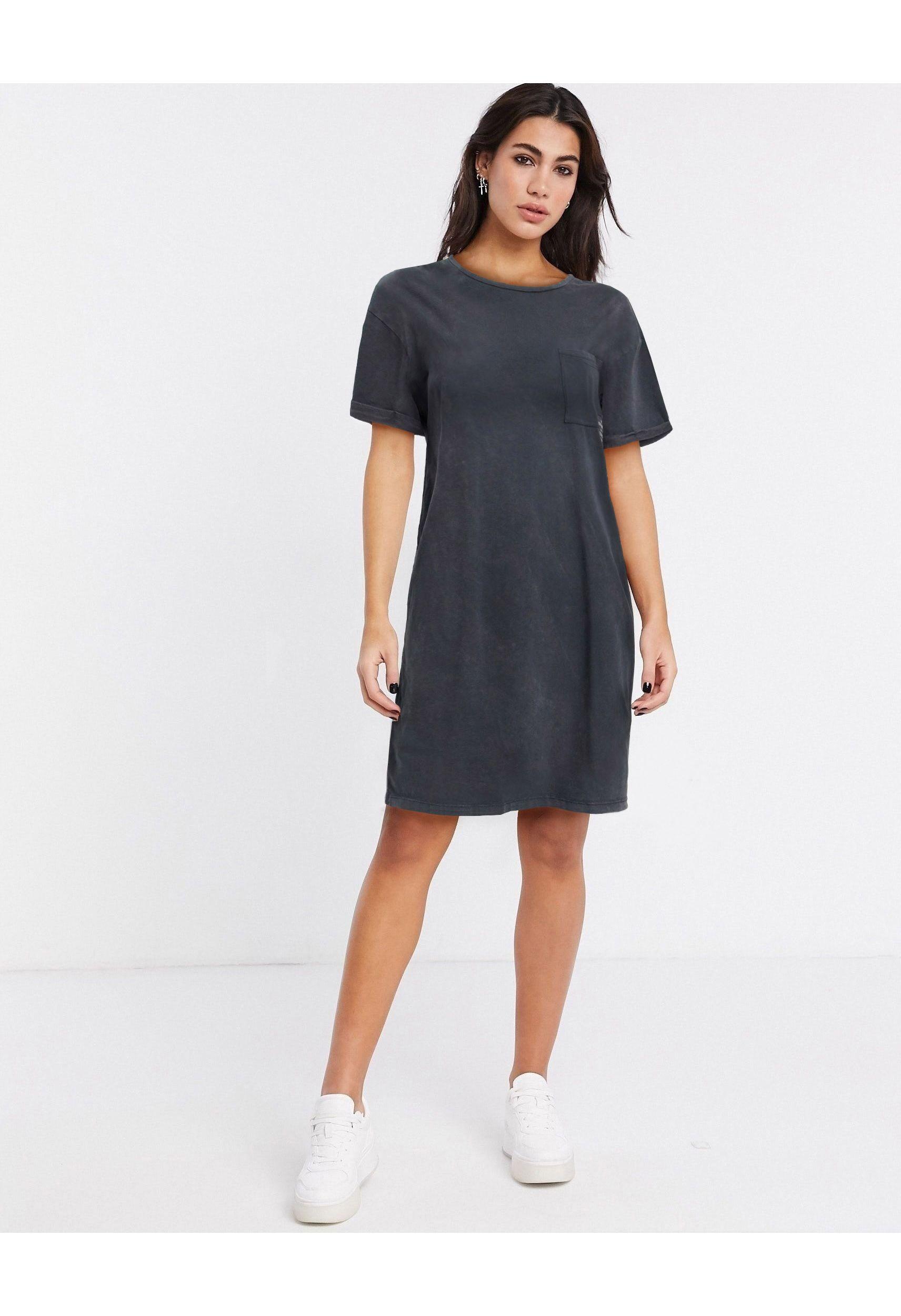 Robe t-shirt oversize délavée Bershka en coloris Noir - Lyst