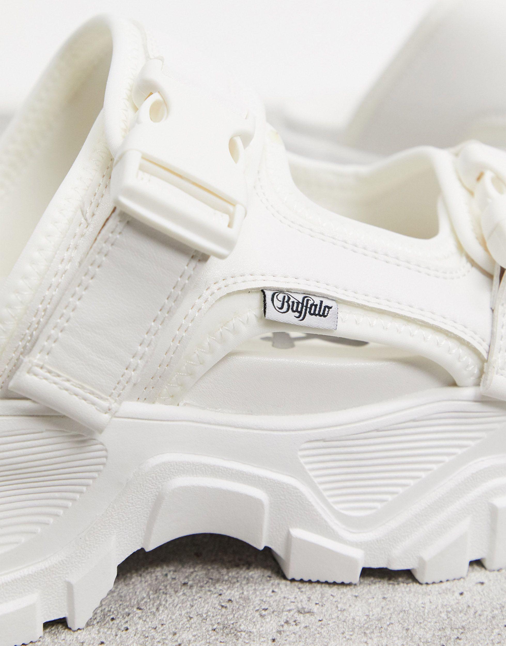 buffalo chunky buckle sandal