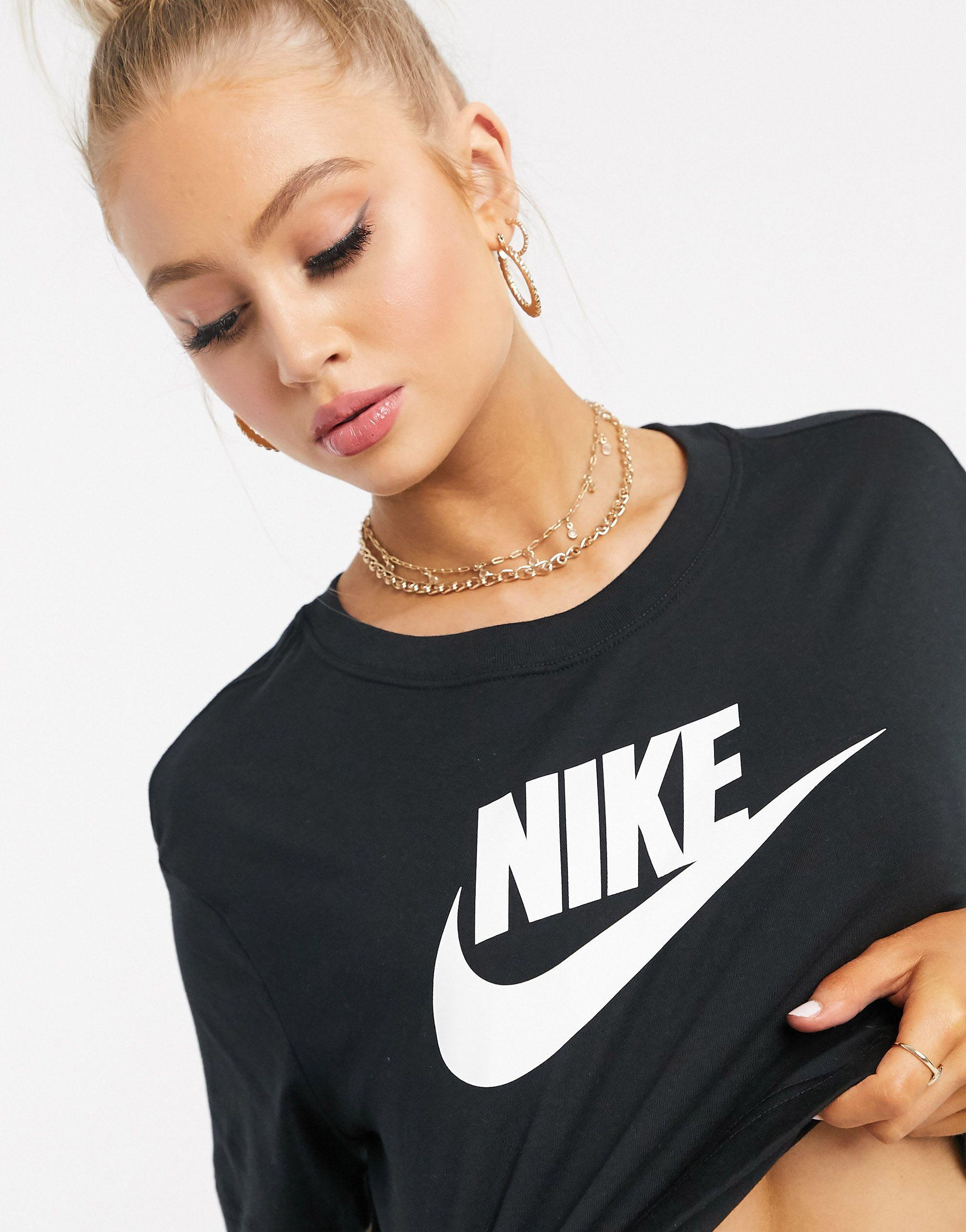 Nike Swoosh Cropped T-shirt in Black | Lyst