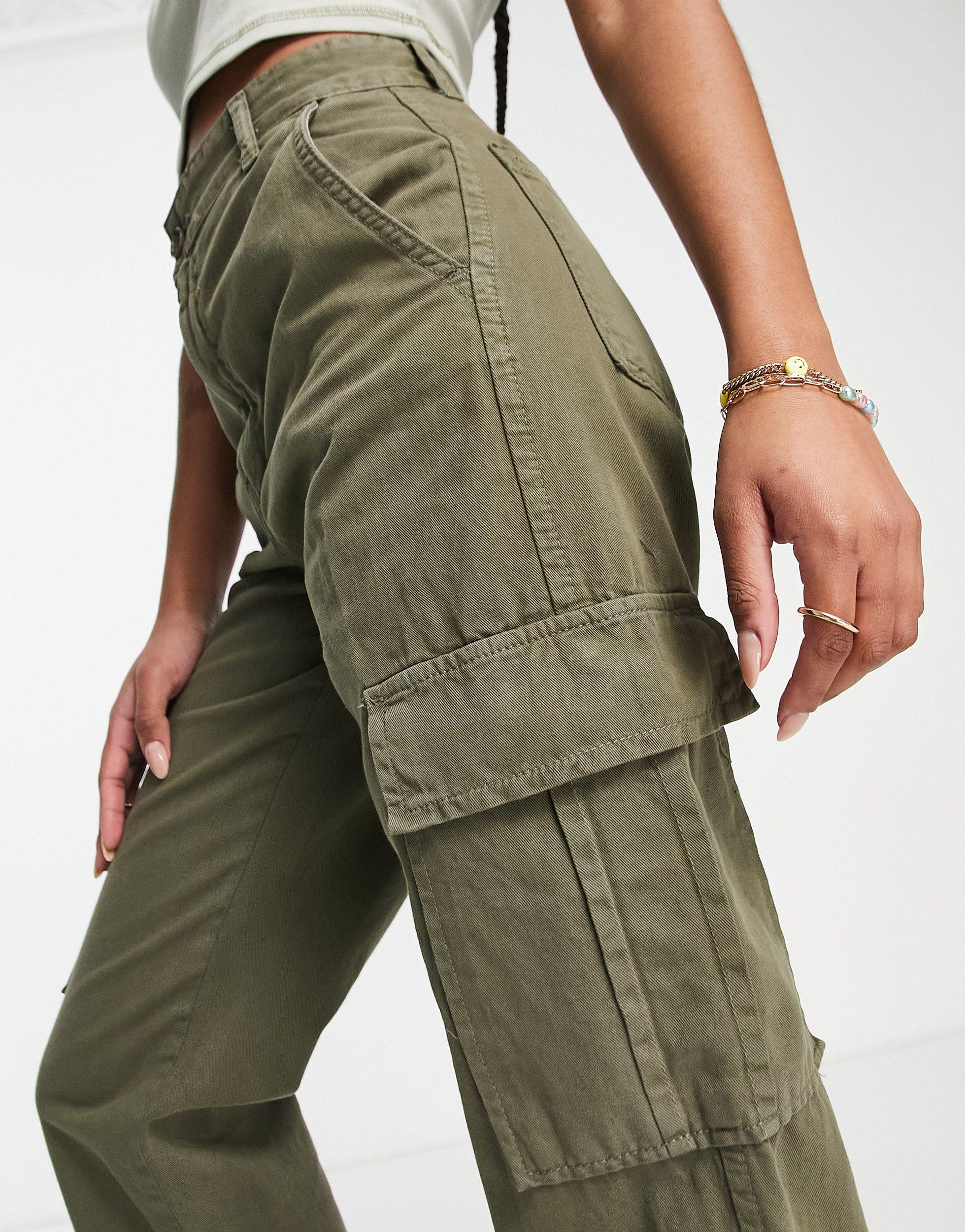 Save 7% Stradivarius Str Petite Straight Leg Cargo Pants in Green Womens Clothing Trousers Slacks and Chinos Cargo trousers 