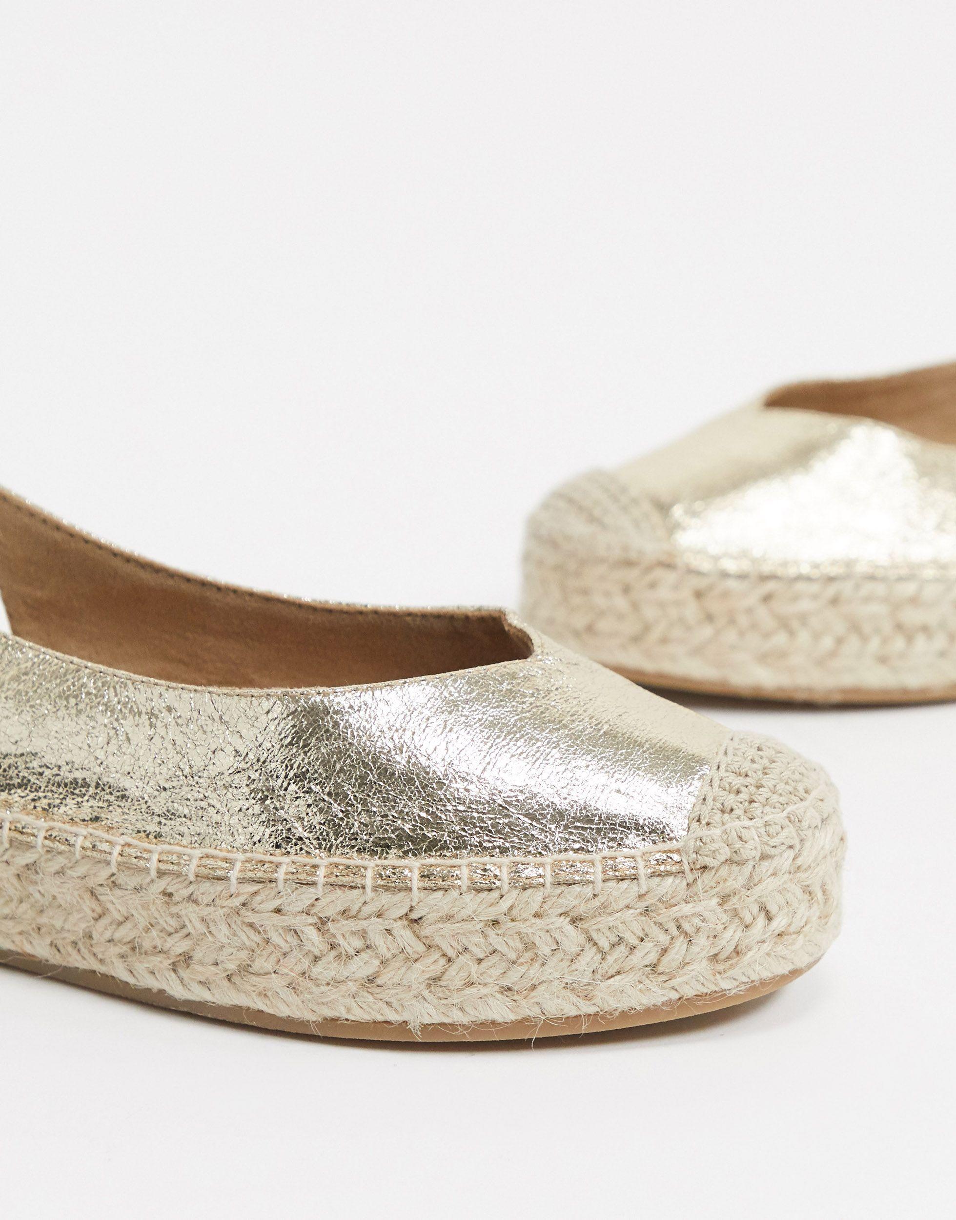 Alpargatas anudadas en dorado Stradivarius | Lyst