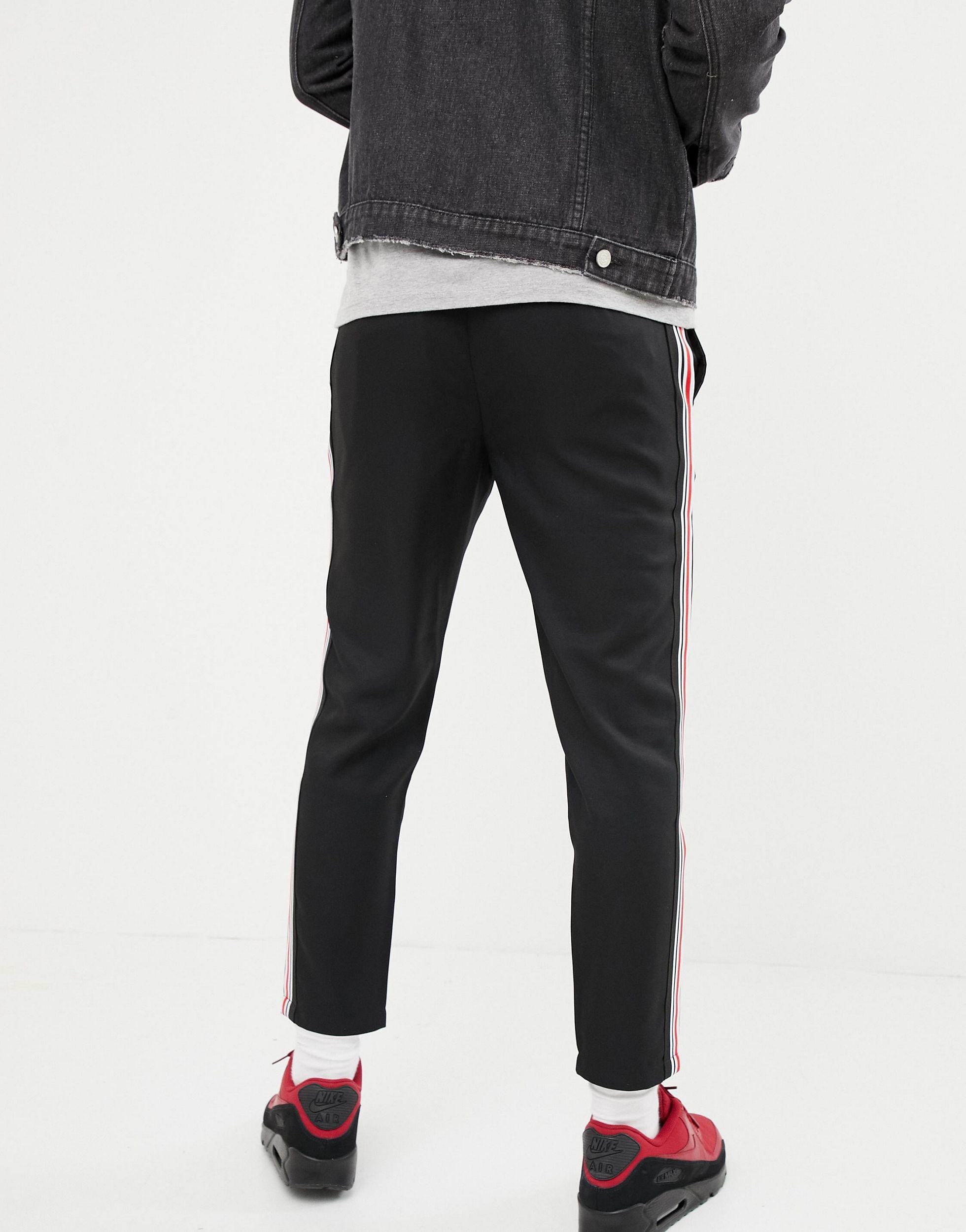 Pantaloni neri con riga laterale rossa e biancaPull\u0026Bear in Denim da Uomo  colore Nero | Lyst