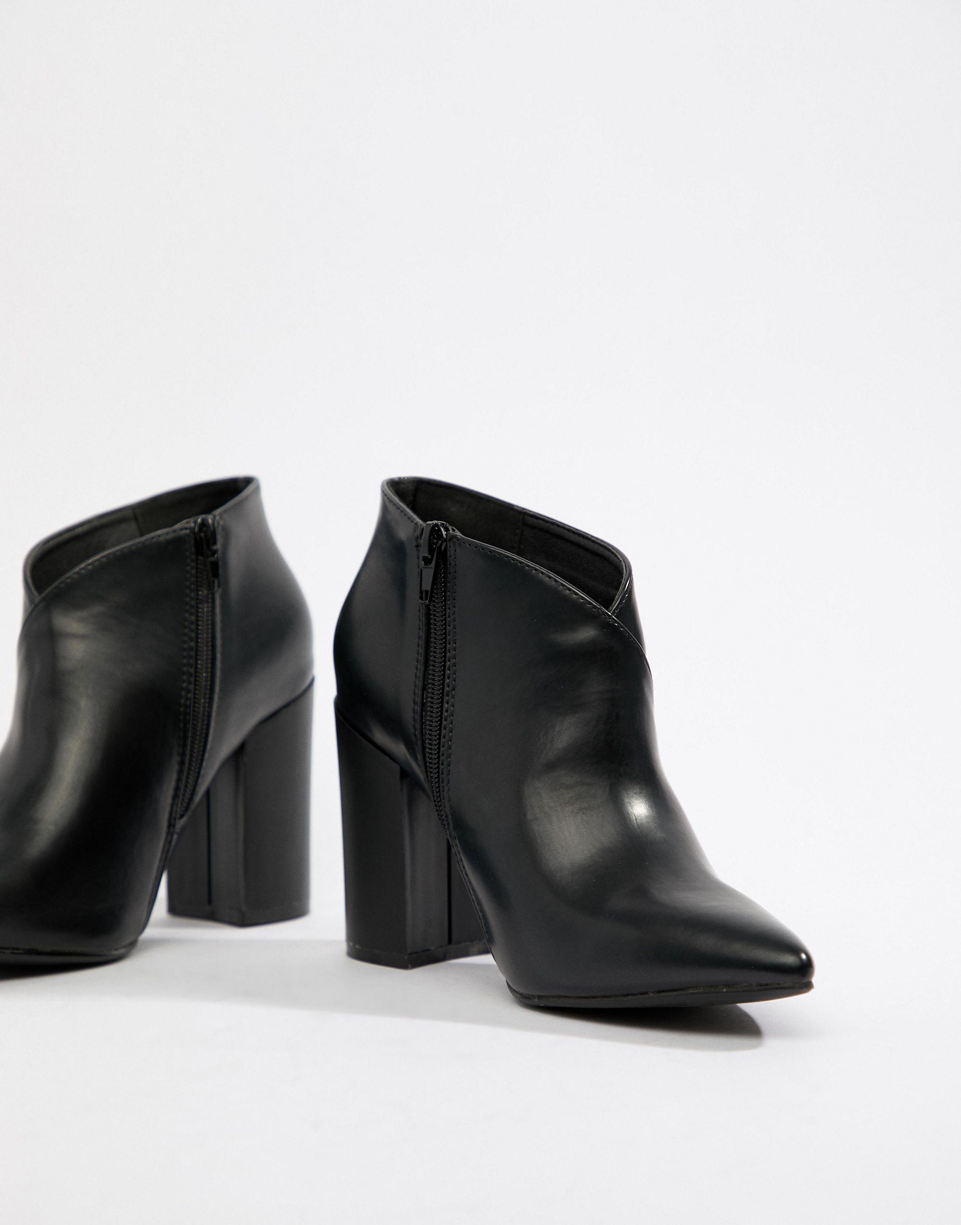 Wide Fit Heeled Ankle Boots in Black 