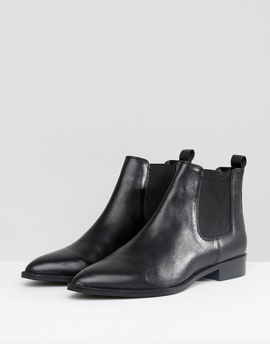 best sneakers for pronation and flat feet