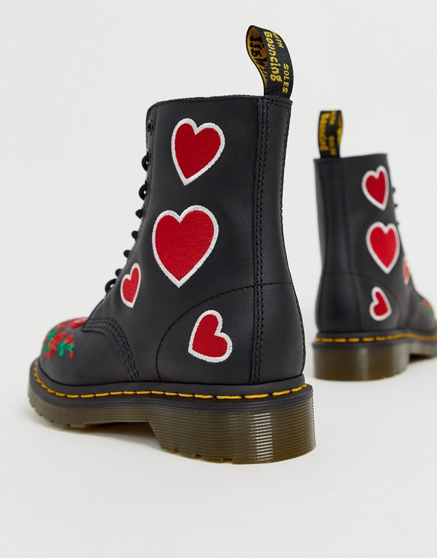 dr martens motif