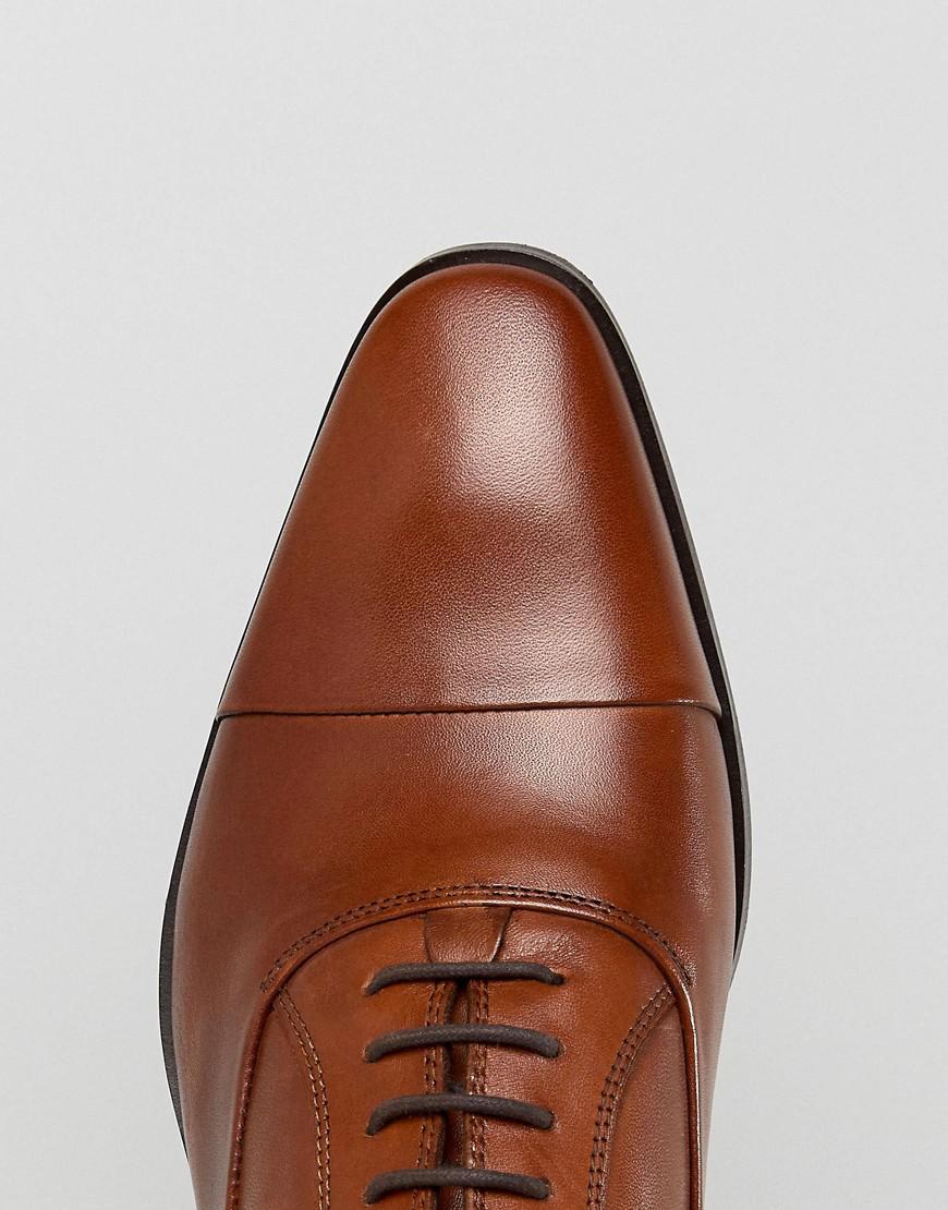 toe cap derby shoes