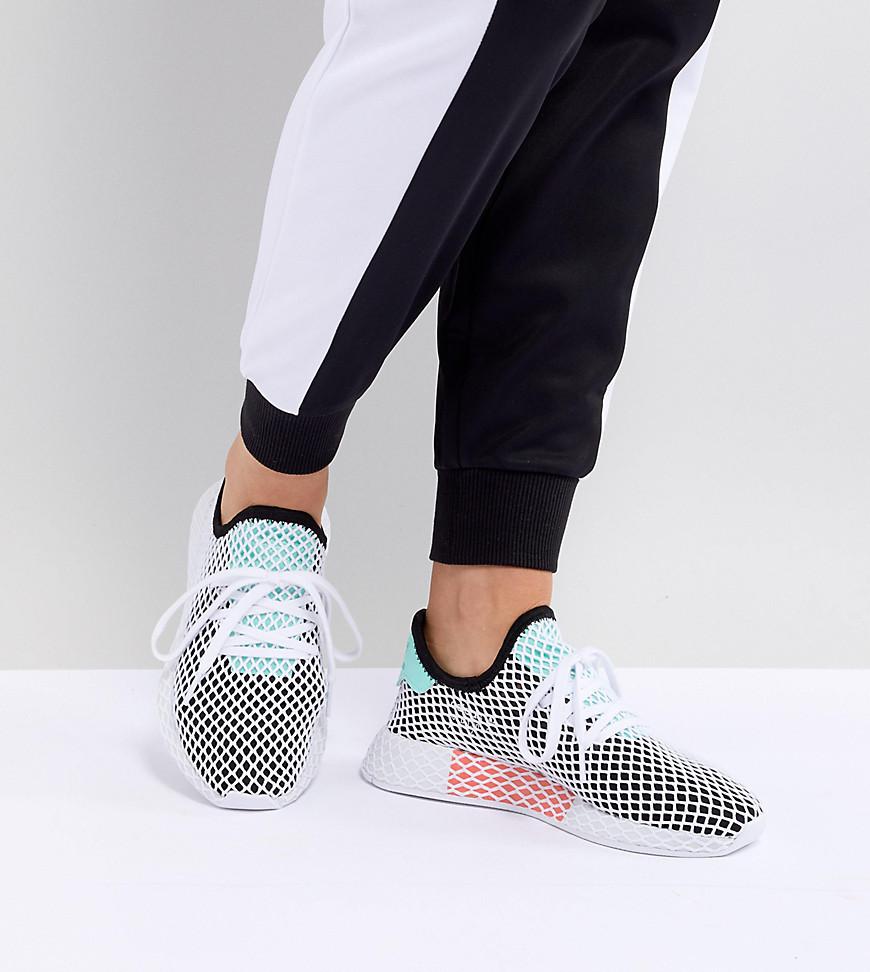 black deerupt trainers