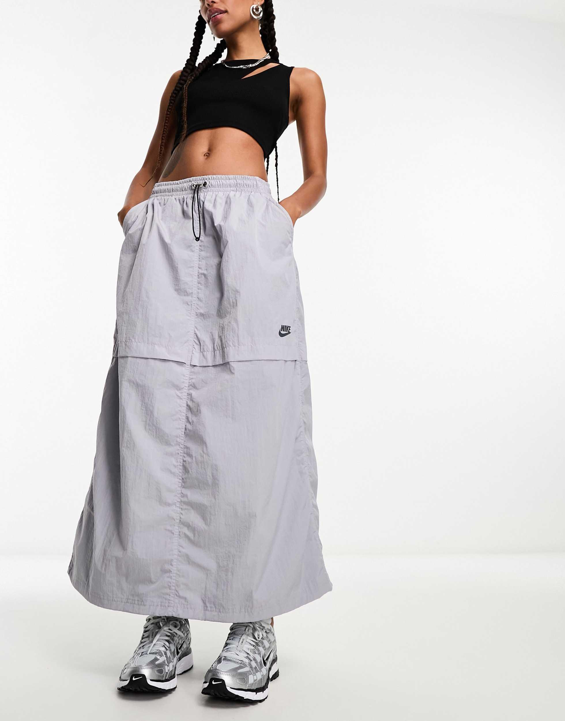 Sport utility jupe longue cargo tissee etain Nike en coloris Blanc Lyst