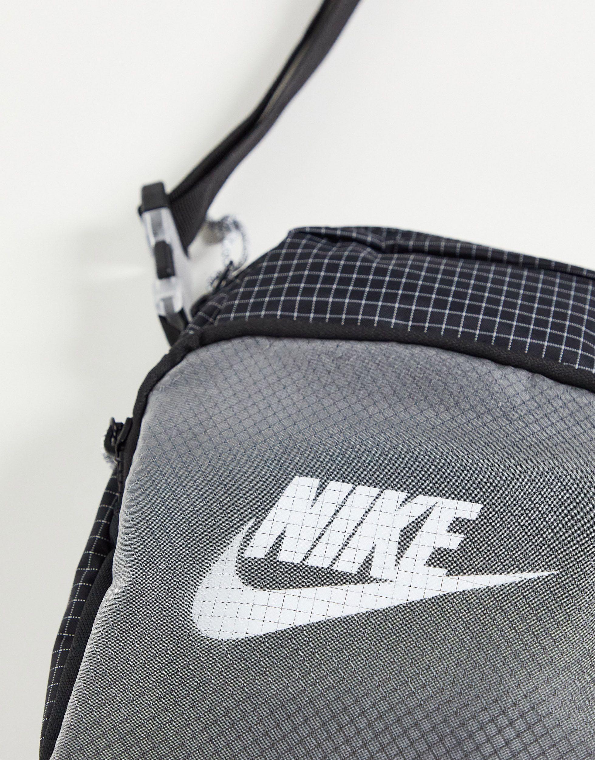 Nike Trail Crossbody Bag in Black | Lyst