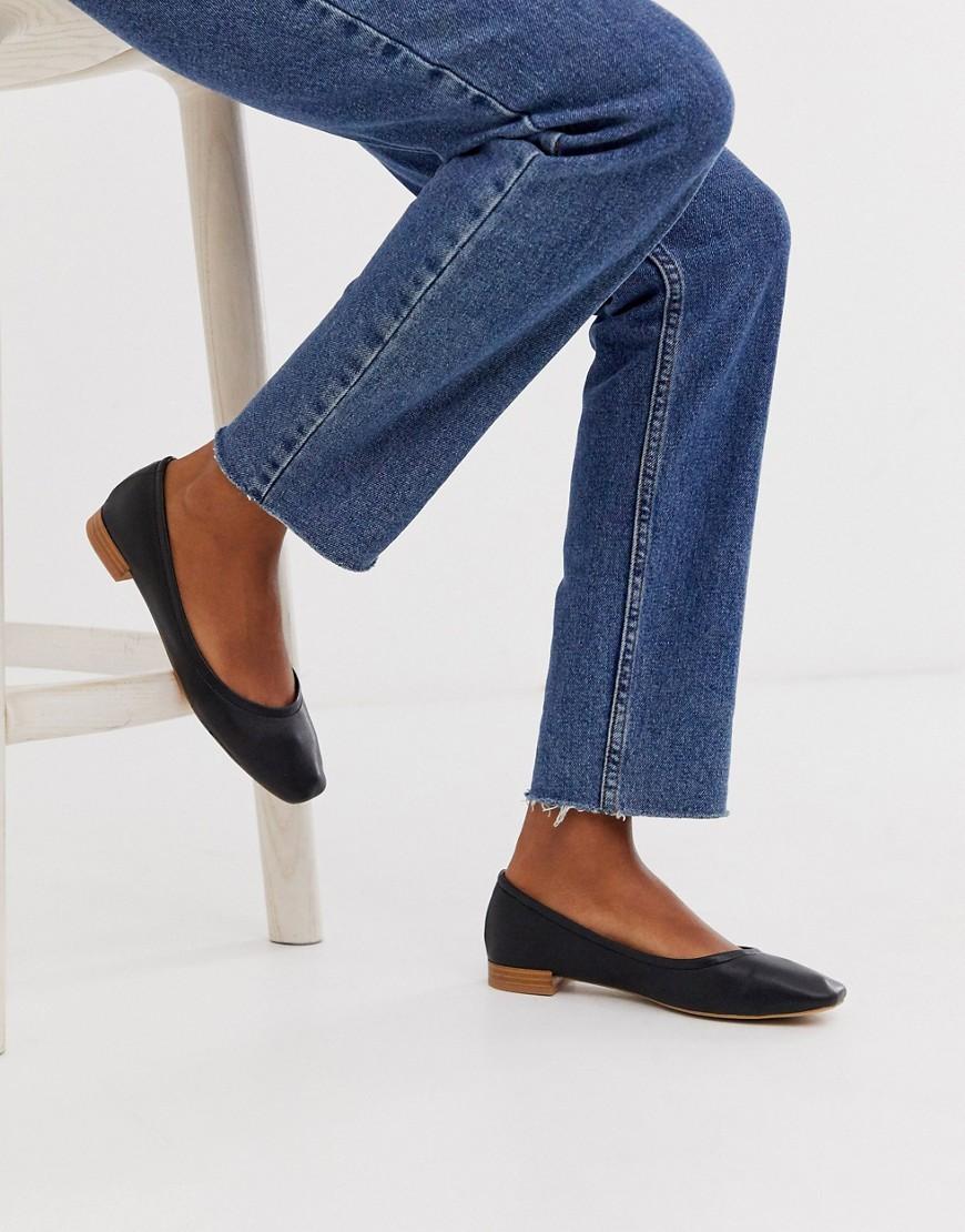 black toe ballet flats