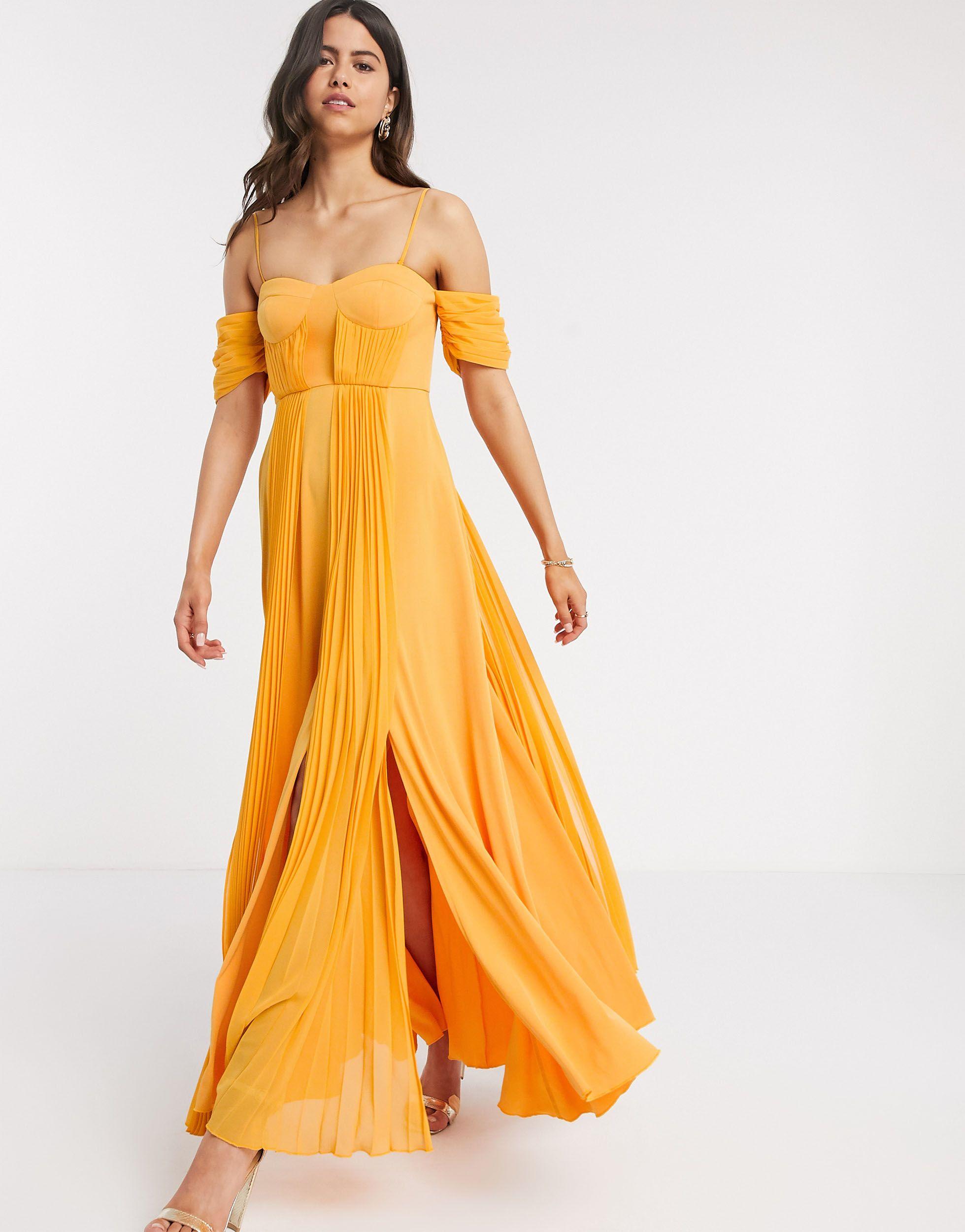 Vestito lungo a pieghe giallo dorato con coppe scollo bardot e strato  sovrappostoASOS in Chiffon di colore Arancione | Lyst