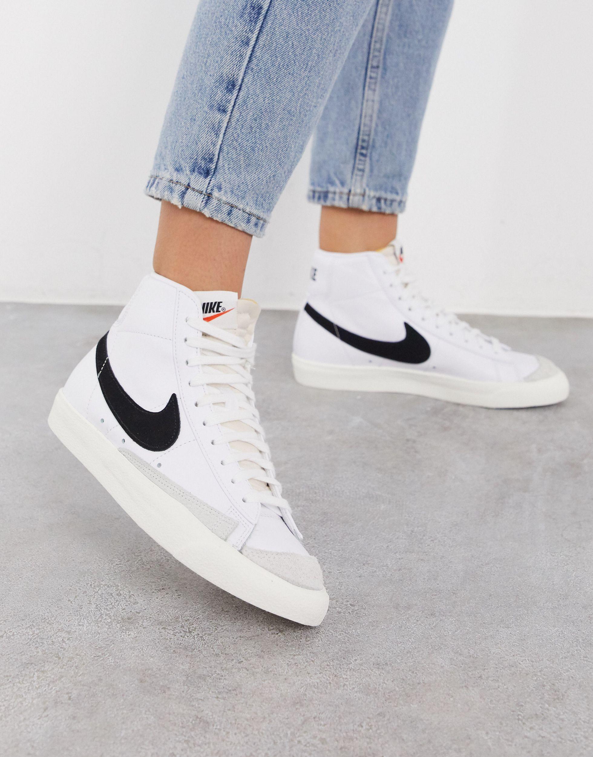 Nike Leather Blazer Mid 77 in White 
