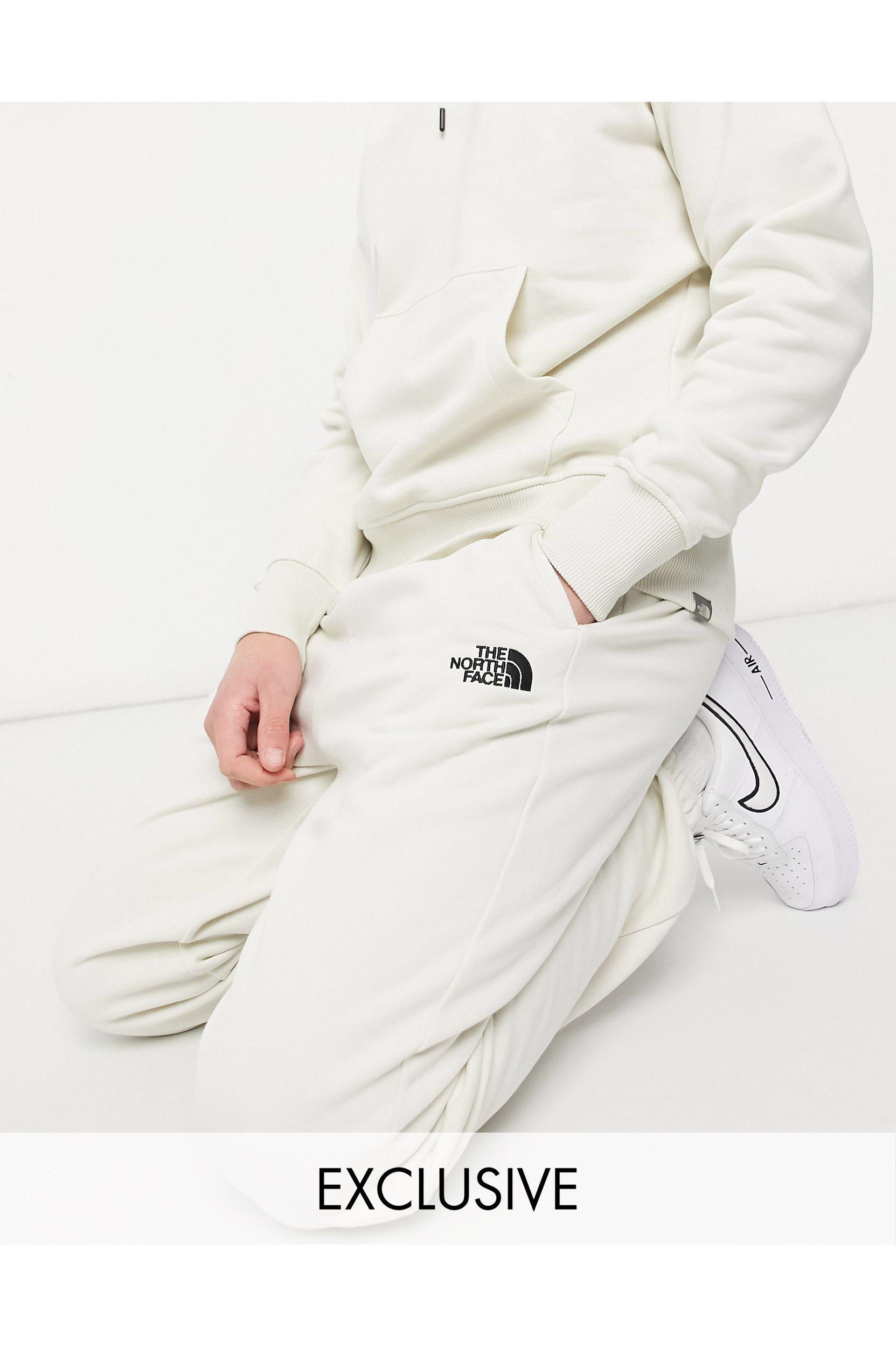 The North Face Oversized Essential joggers in White for Men | Lyst
