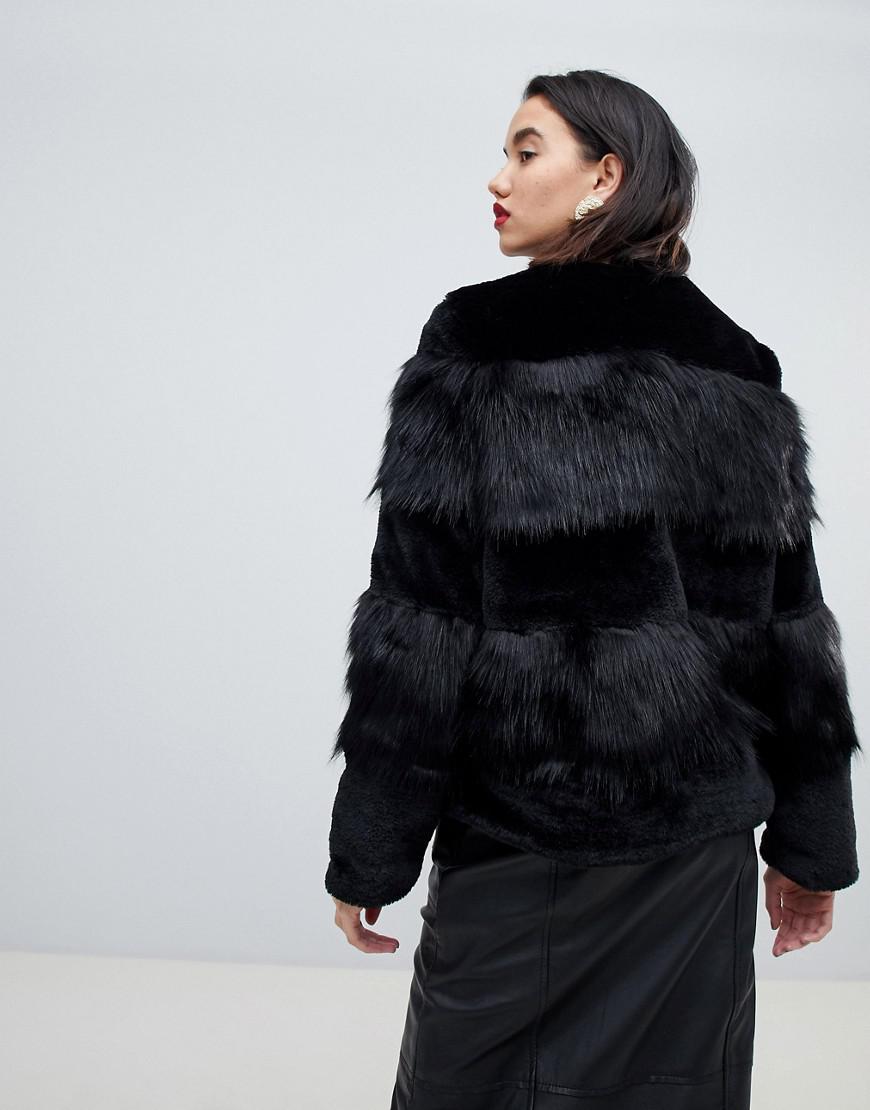 Vero Moda Short Faux Fur Jacket in Black - Lyst