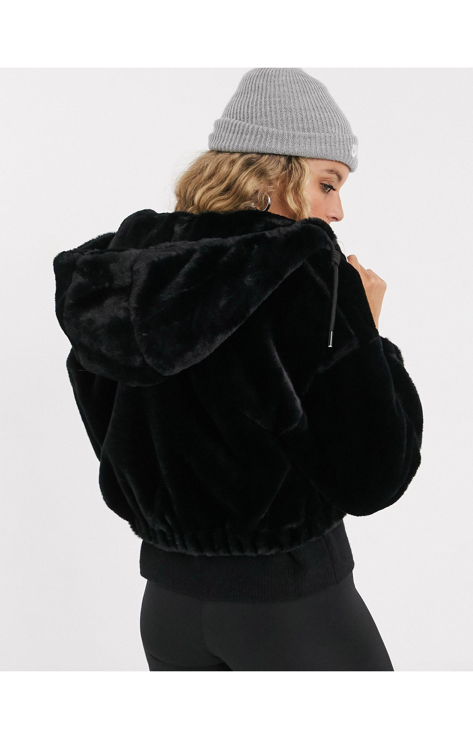 Chaqueta negra corta Bershka de Tejido sintético de color Negro | Lyst