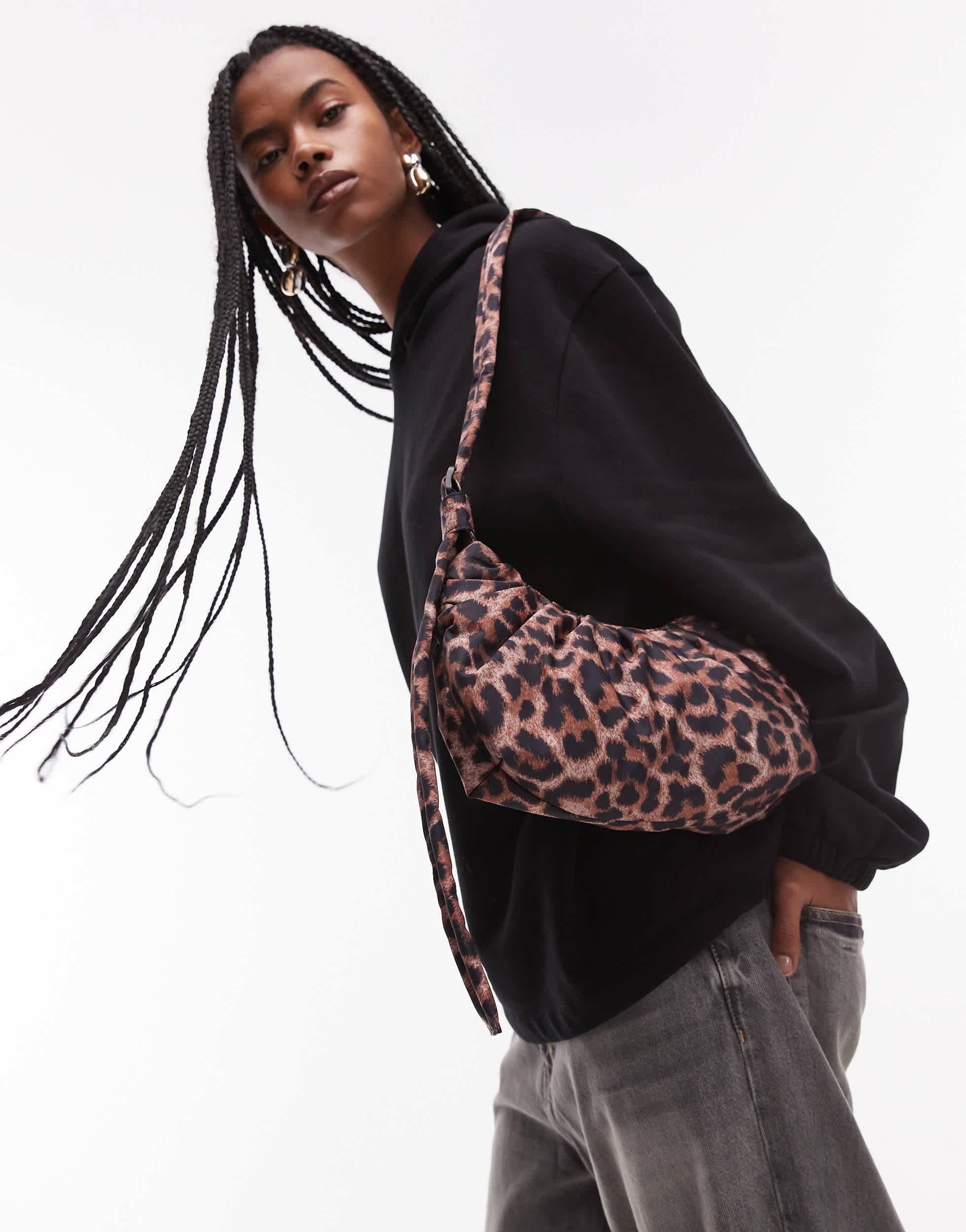 Topshop - Sasha - Sac porté épaule avec bandoulière chaîne à maillons ovale - Noir | ASOS